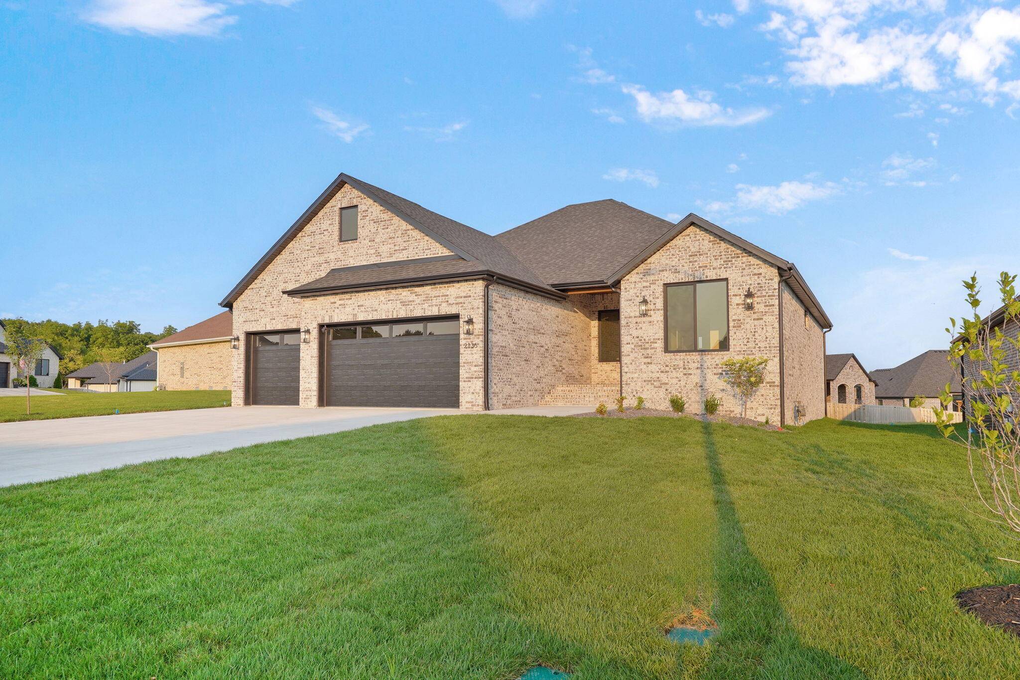 2136 N Sun Valley DR, Springfield, MO 65802