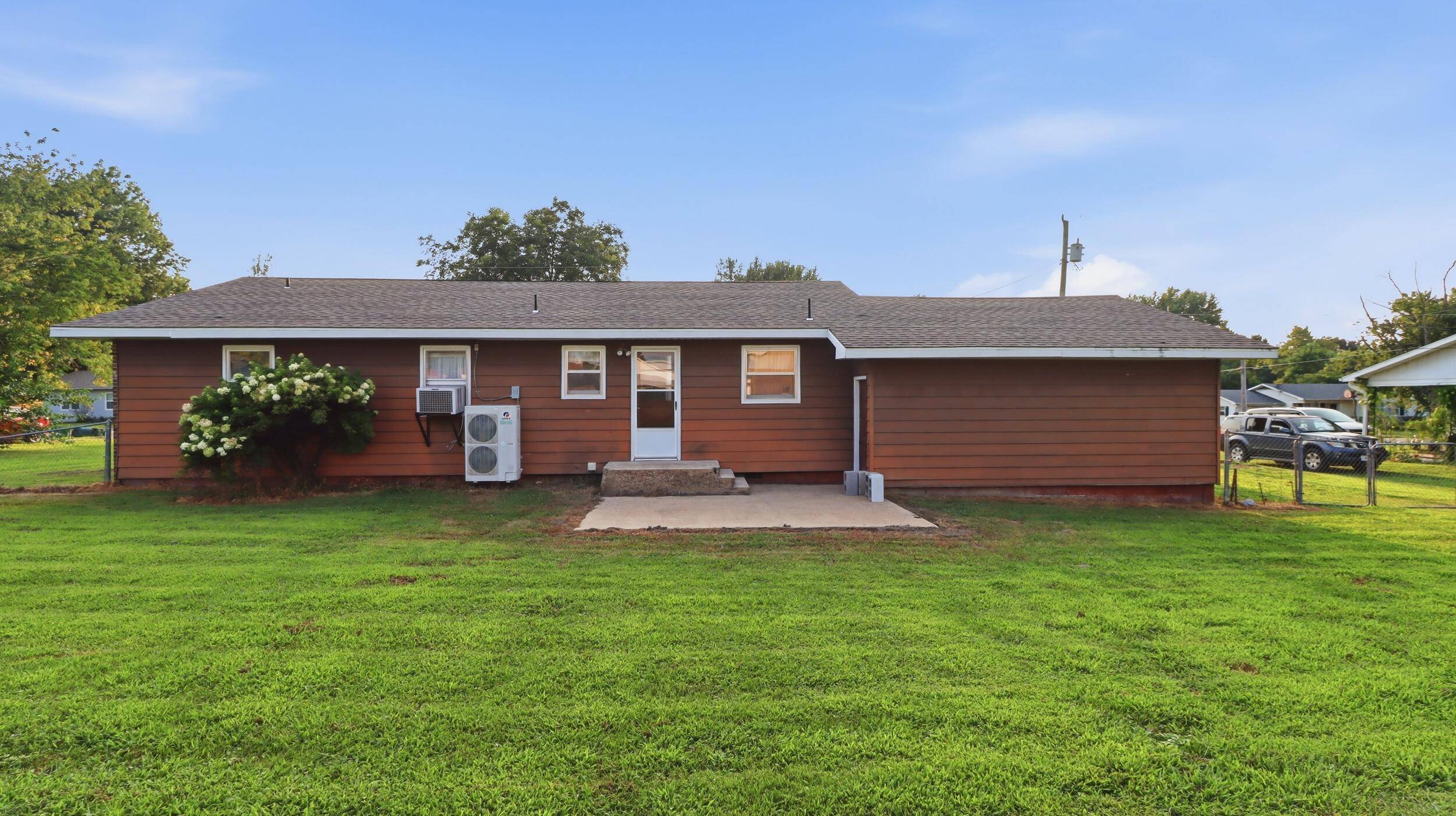 604 S Main ST, Mountain Grove, MO 65711