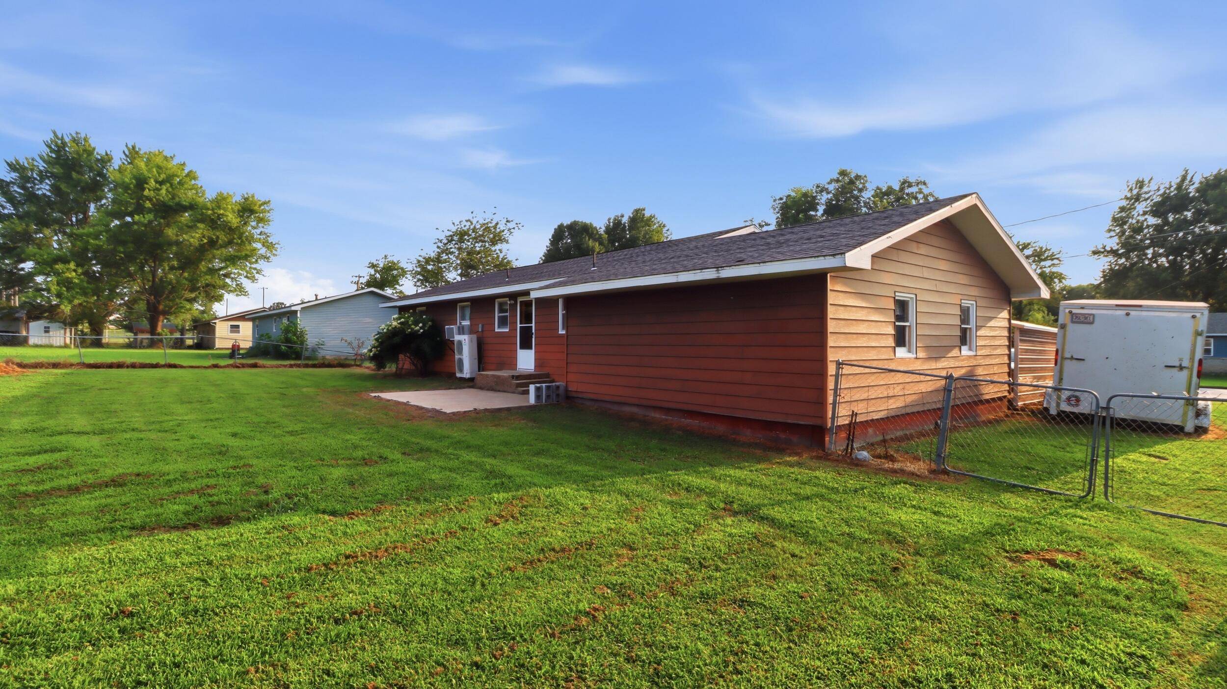 604 S Main ST, Mountain Grove, MO 65711
