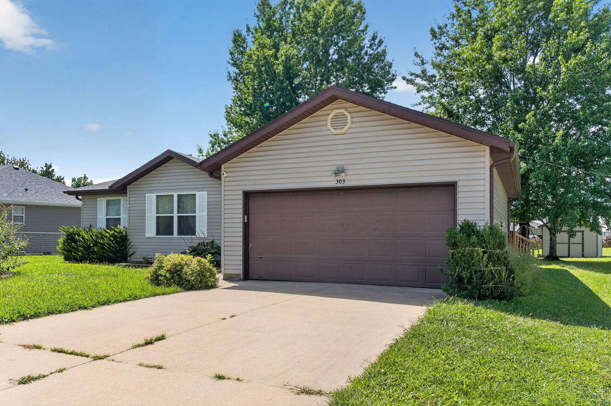 303 Jennifer LN, Rogersville, MO 65742