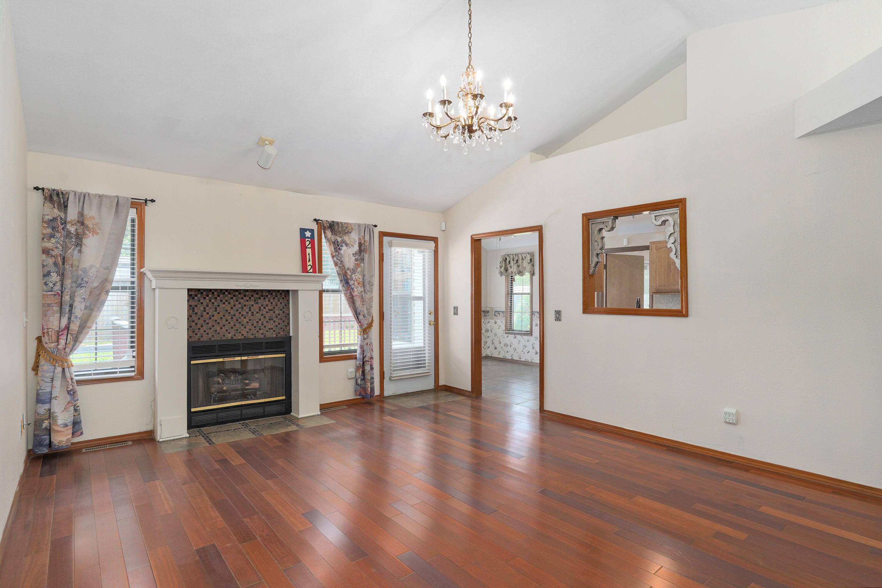 212 N Meadow ST, Nixa, MO 65714
