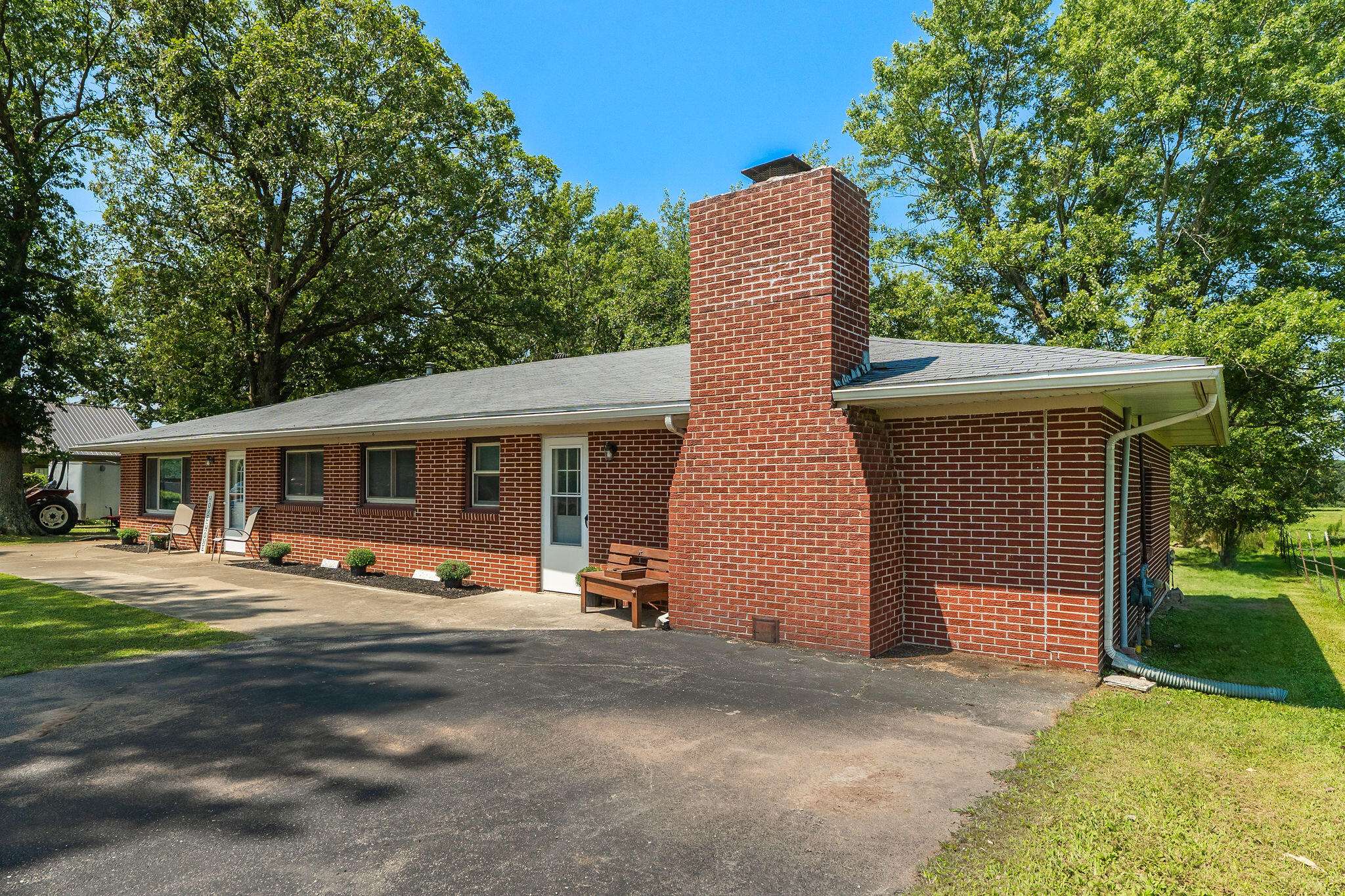 1070 S Diggins Main ST, Seymour, MO 65746