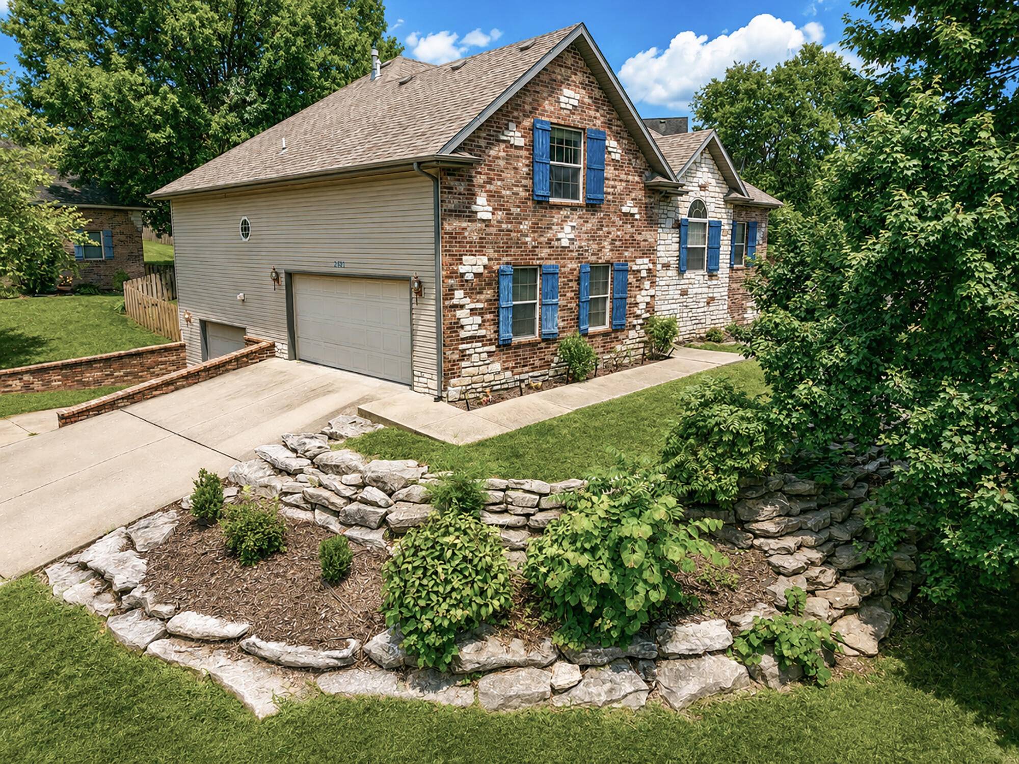2481 W Chatsworth CT, Springfield, MO 65810