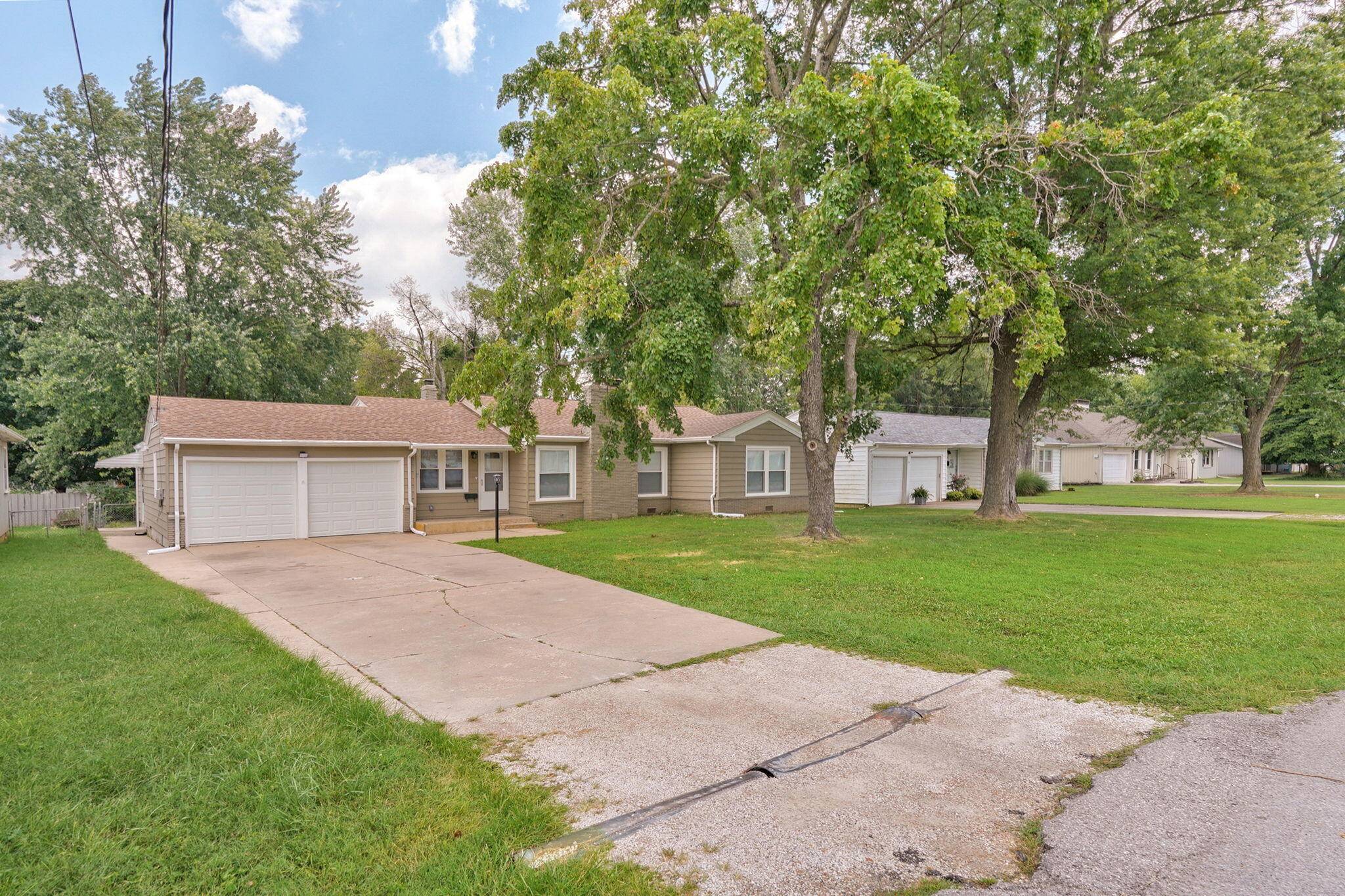 1840 S Glencrest AVE, Springfield, MO 65804