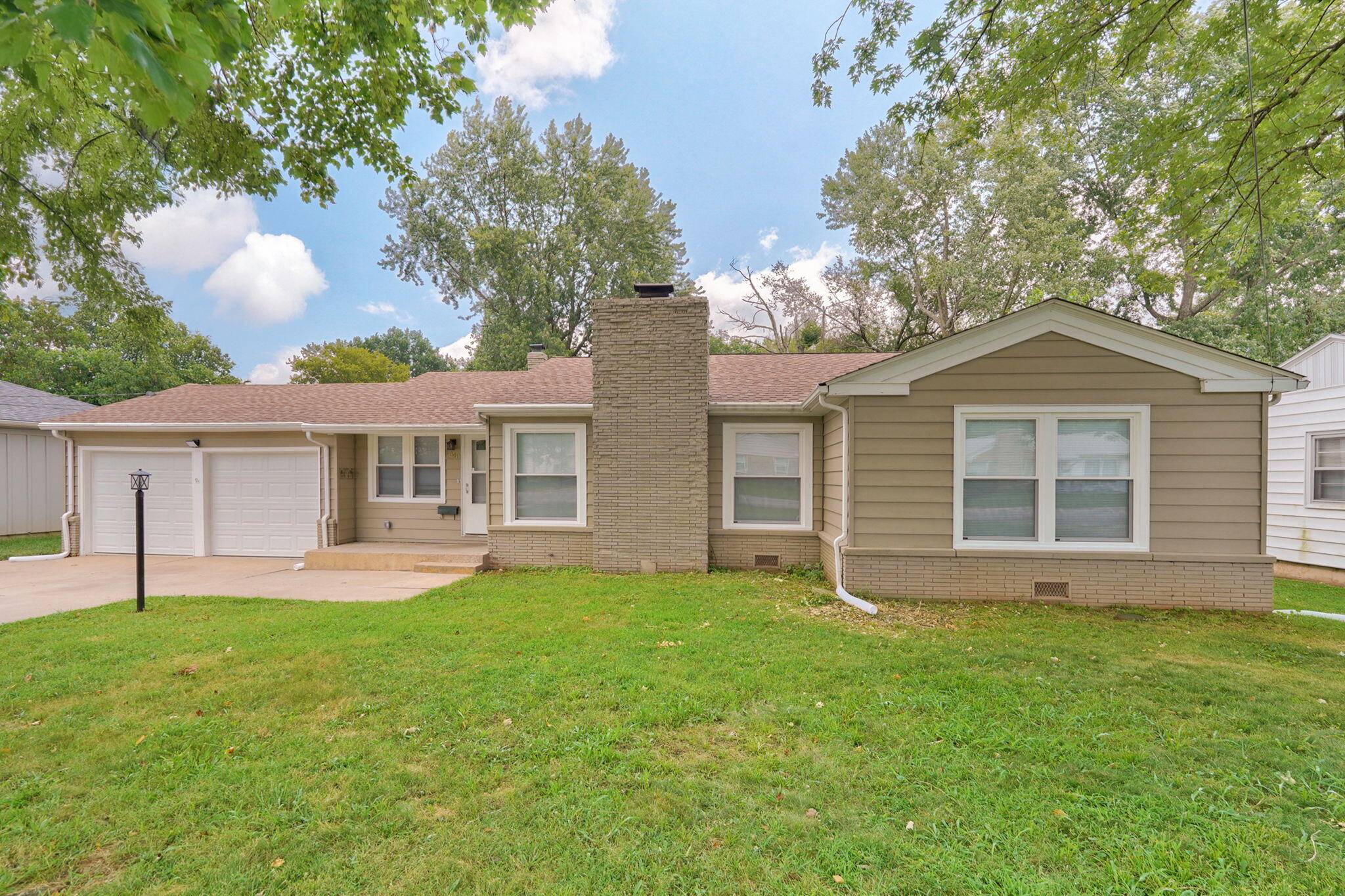 1840 S Glencrest AVE, Springfield, MO 65804