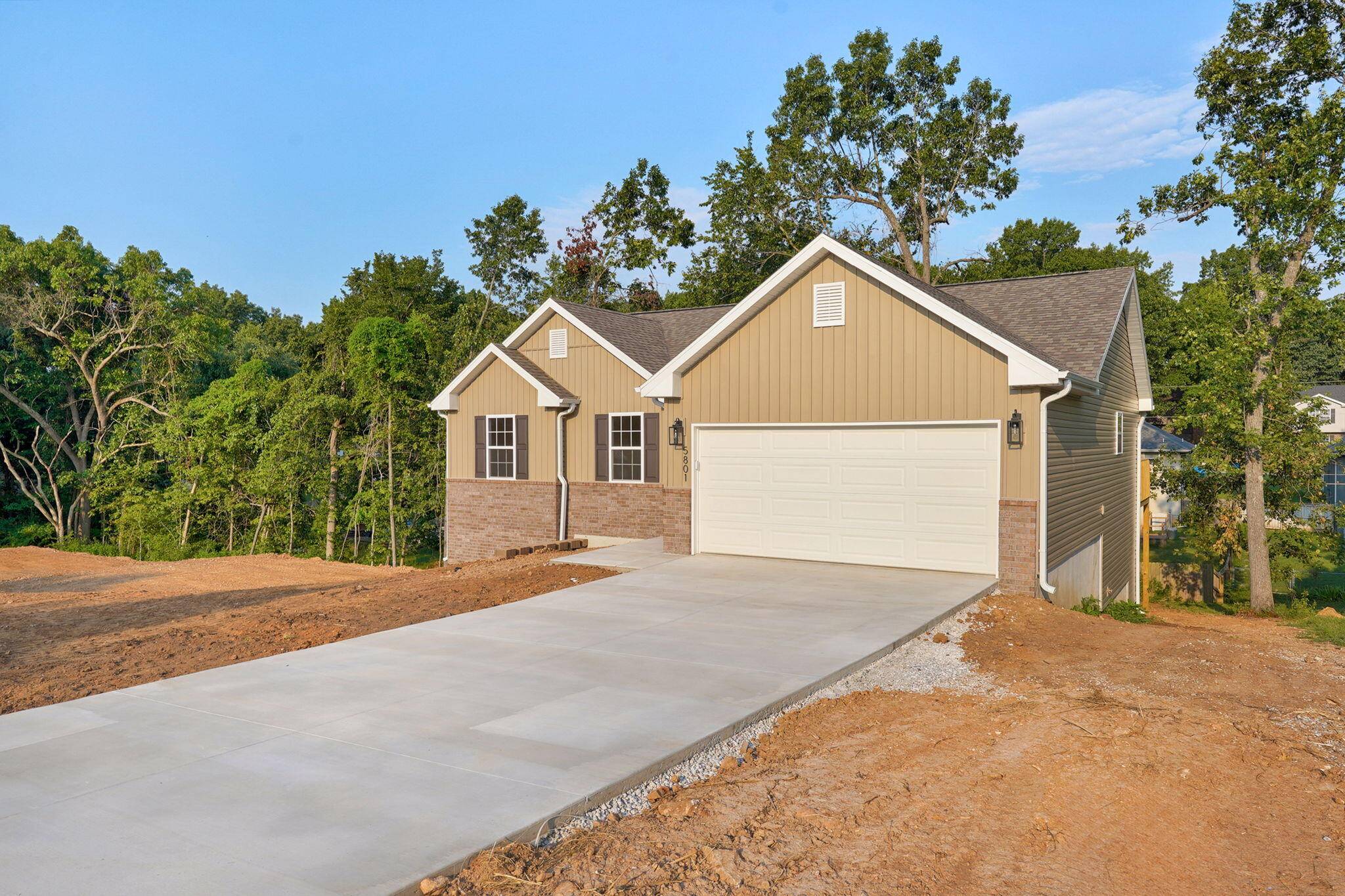 5801 S Cloverdale LN, Battlefield, MO 65619