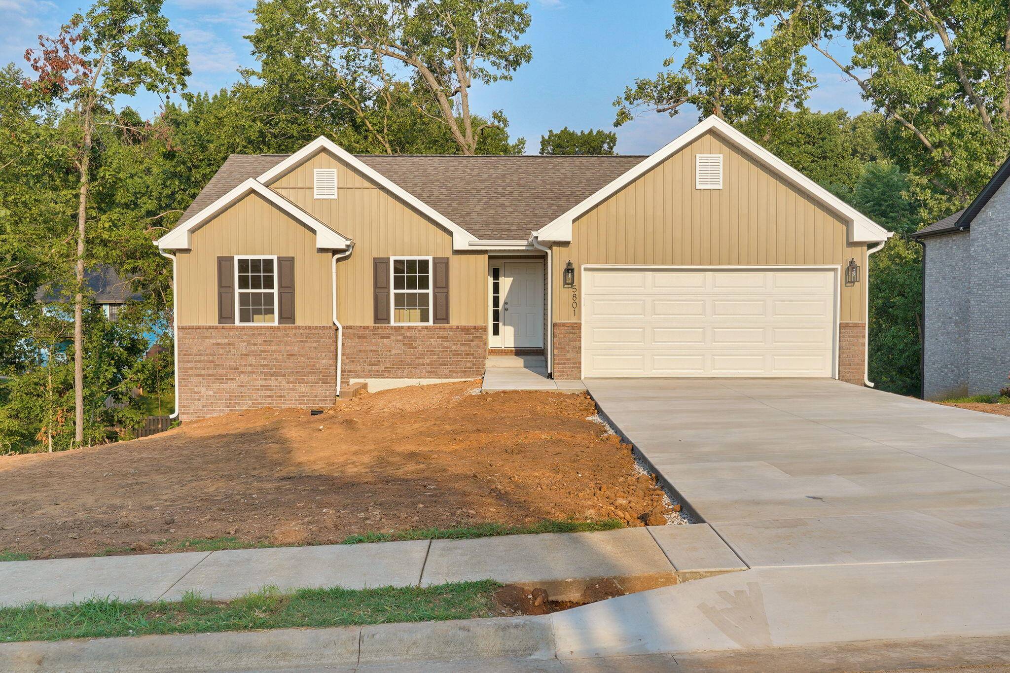 5801 S Cloverdale LN, Battlefield, MO 65619