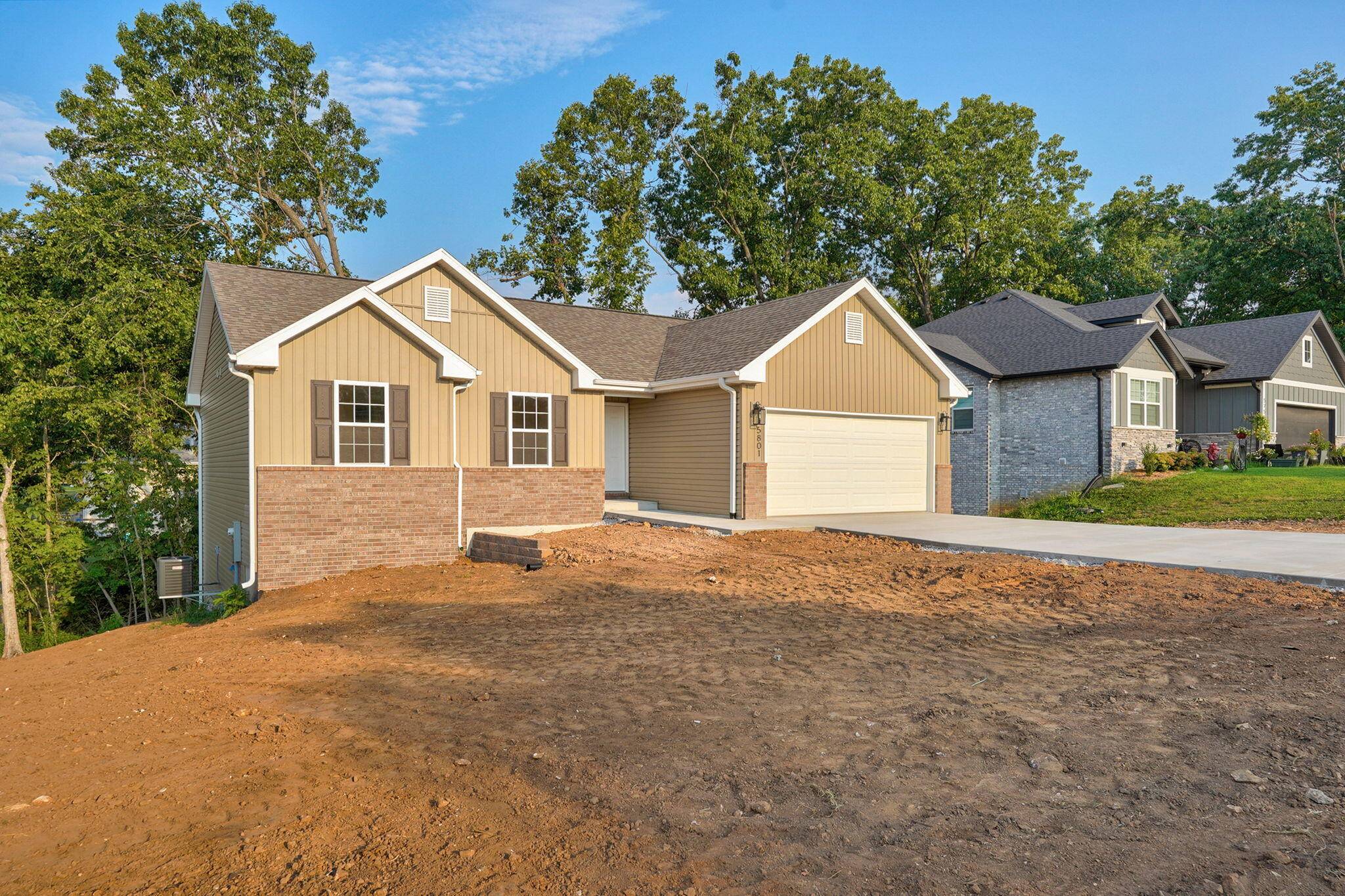 5801 S Cloverdale LN, Battlefield, MO 65619