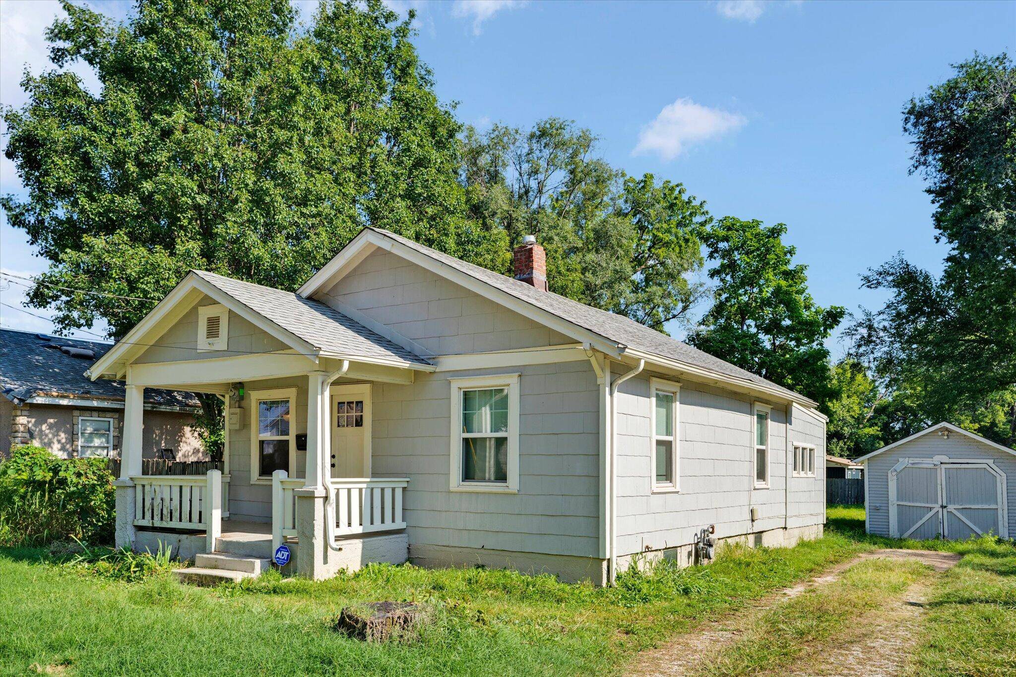 1726 W Walnut ST, Springfield, MO 65806