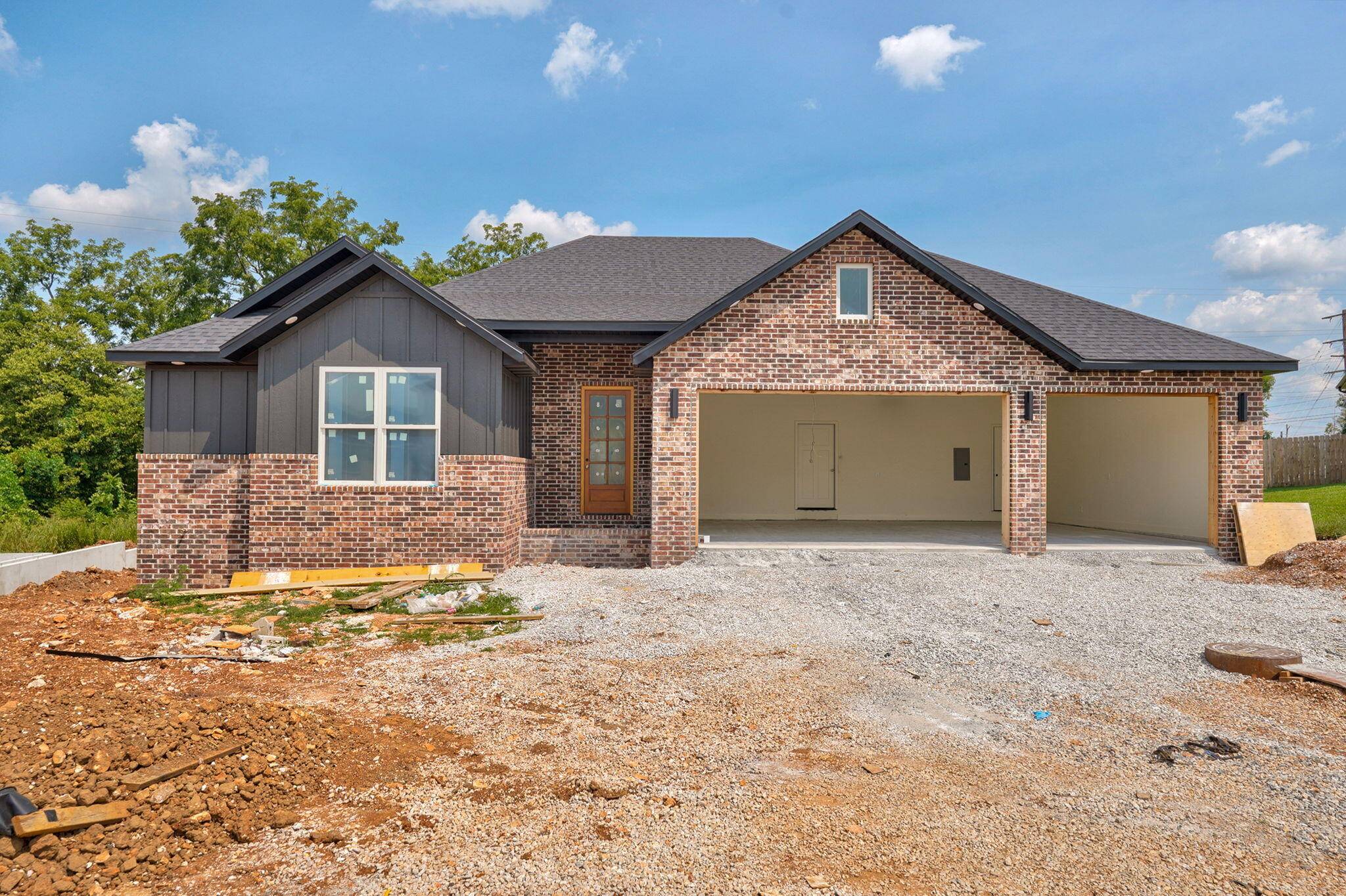 4972 S Sycamore AVE, Springfield, MO 65810