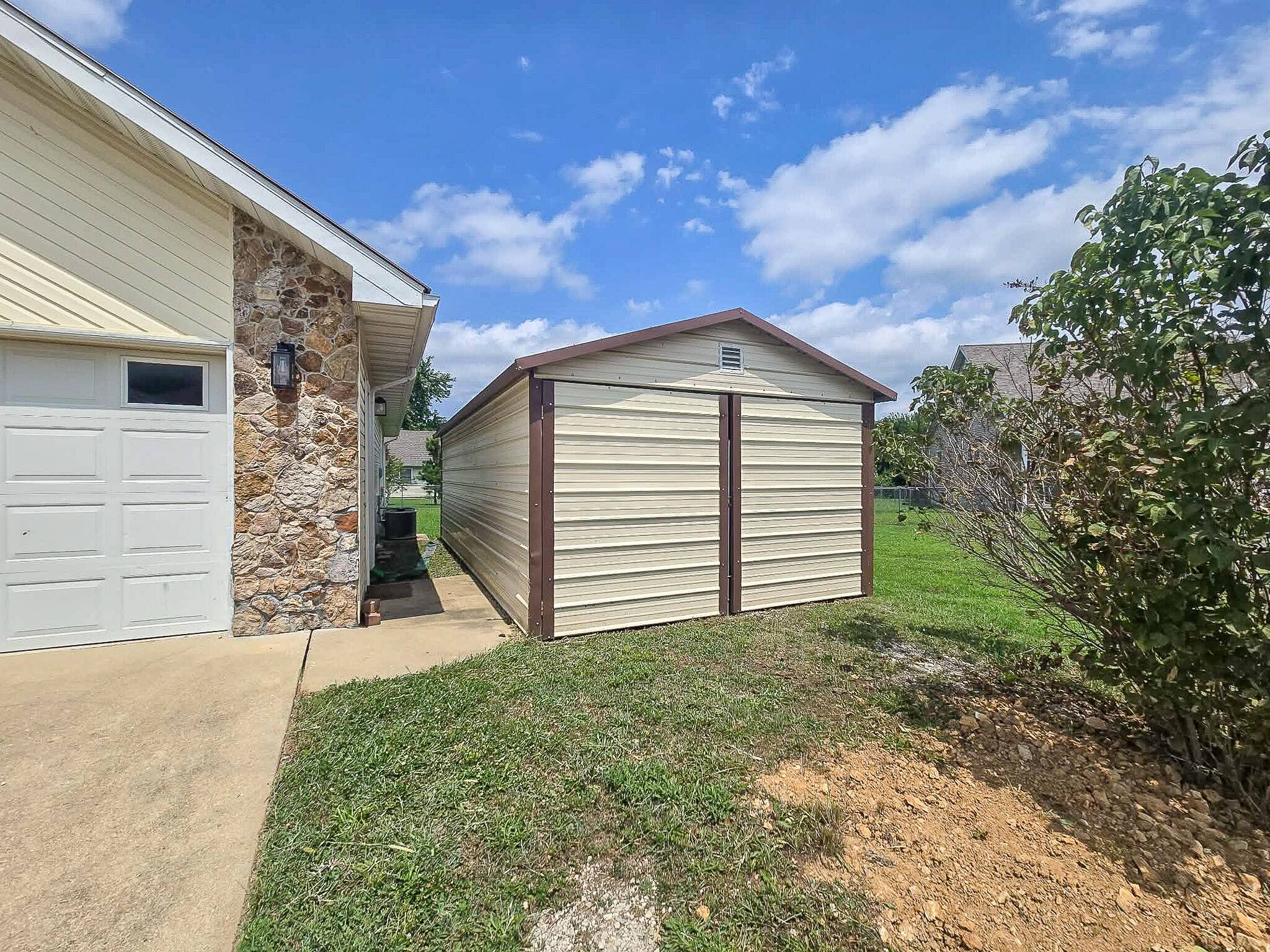 801 E Clay Street, Mountain Grove, MO 65711