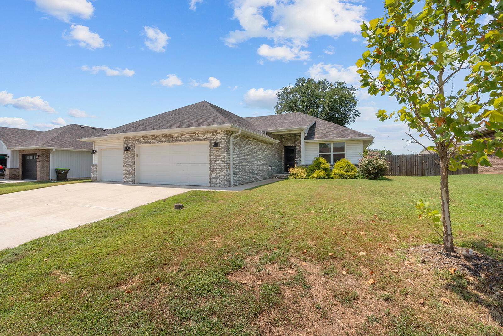 1363 S Strasbourg AVE, Springfield, MO 65802
