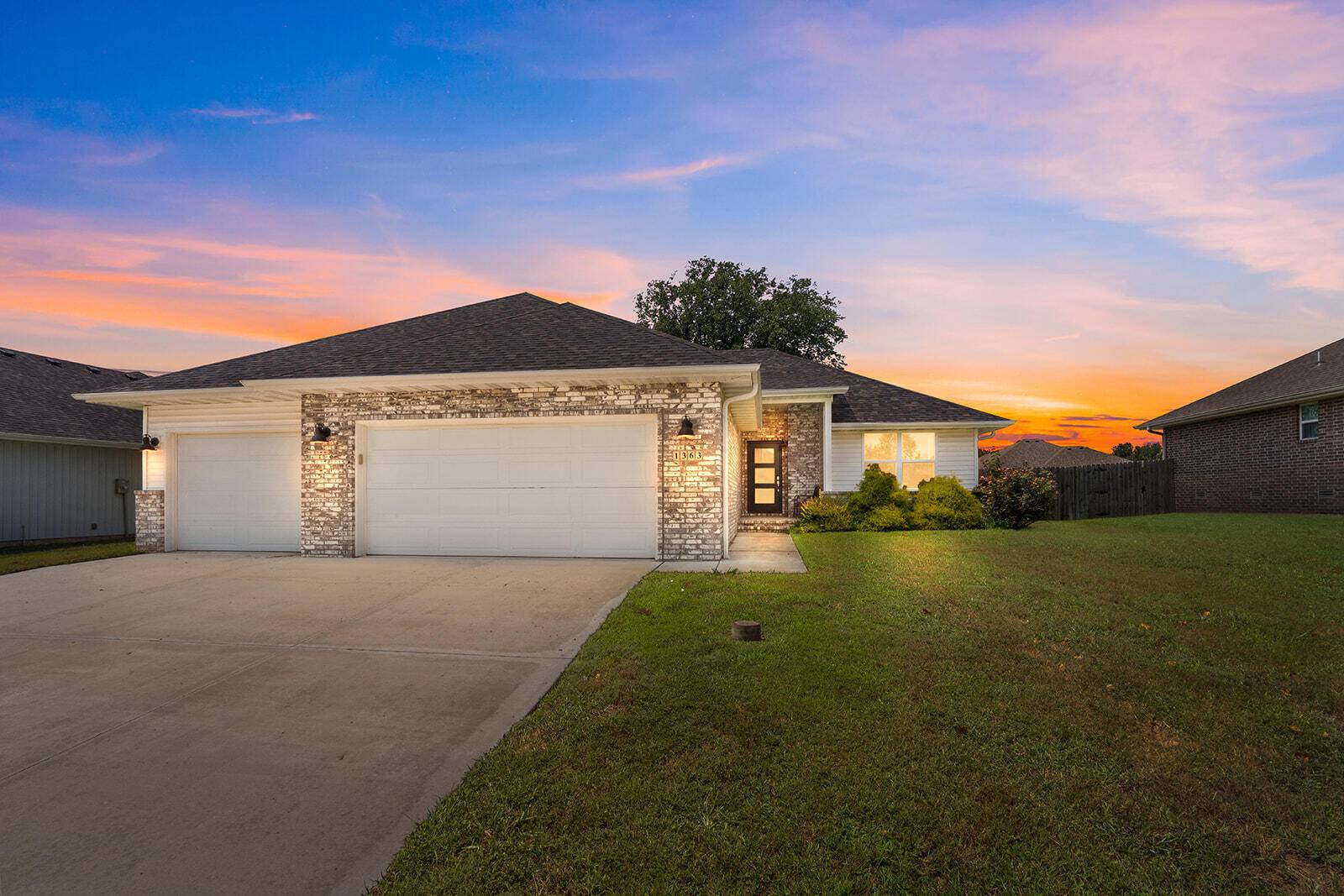 1363 S Strasbourg AVE, Springfield, MO 65802