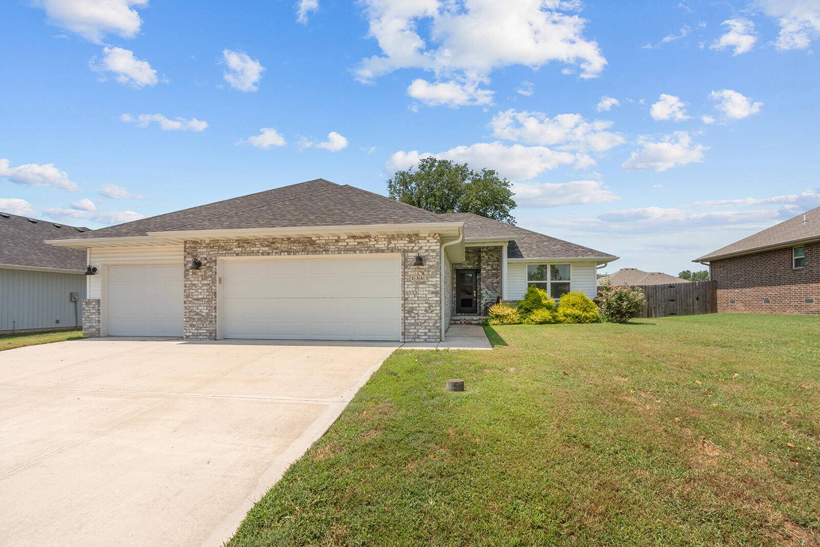 1363 S Strasbourg AVE, Springfield, MO 65802