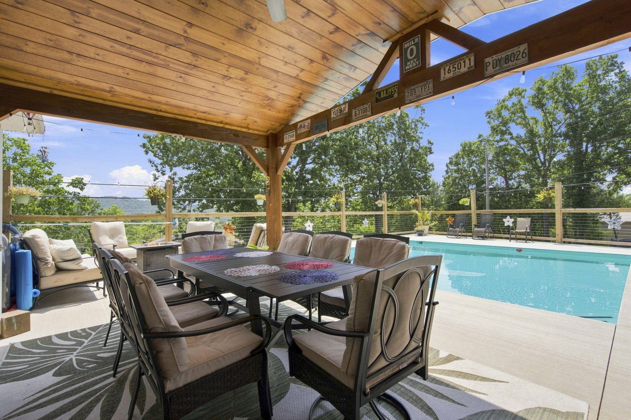 2 Golden CIR, Kimberling City, MO 65686
