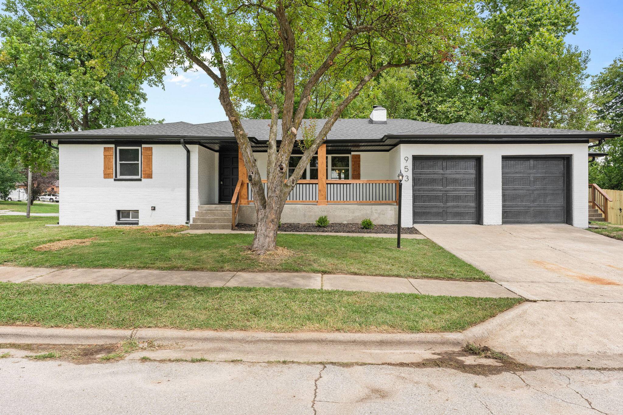 953 W Kerr ST, Springfield, MO 65803