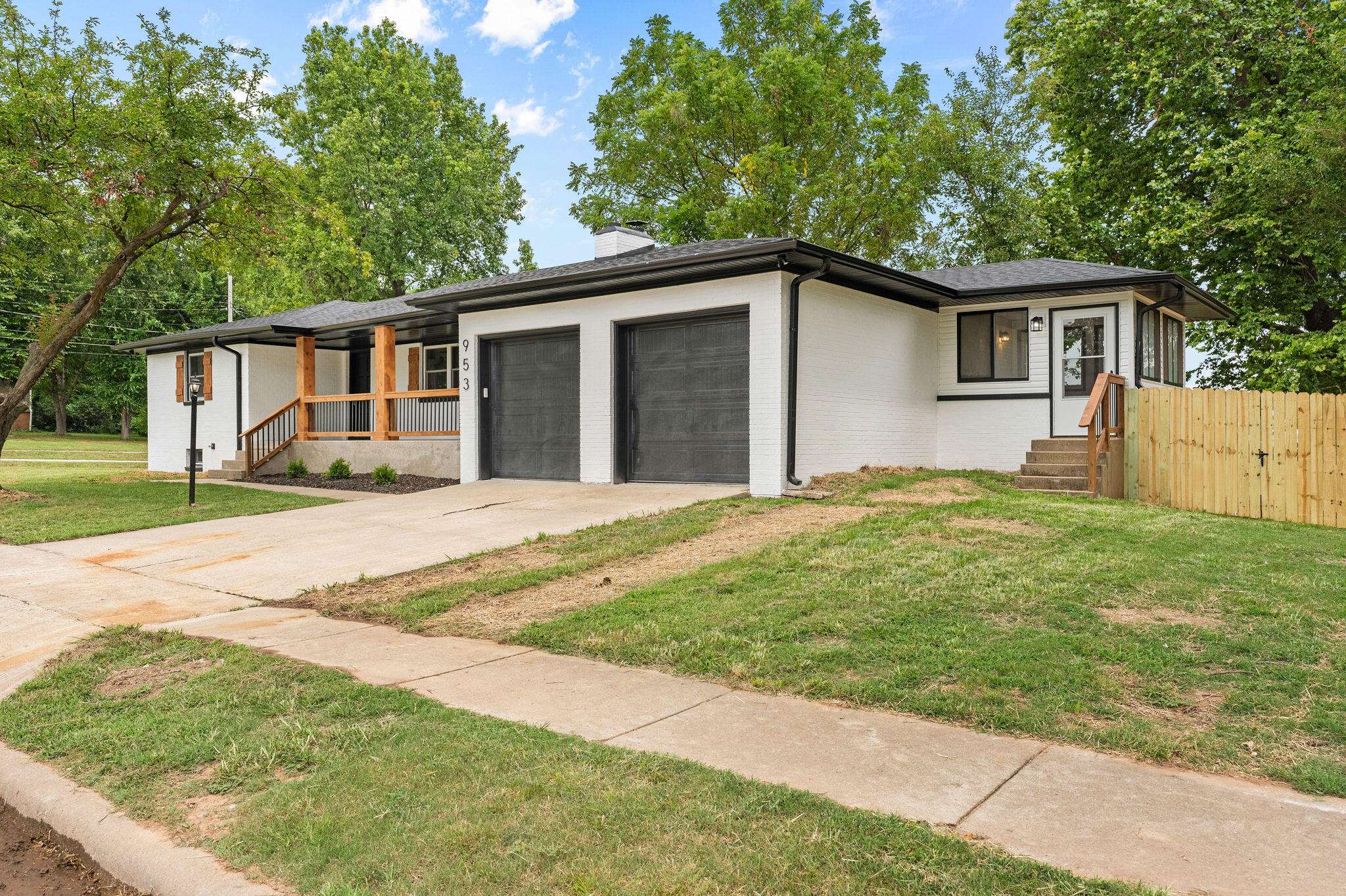 953 W Kerr ST, Springfield, MO 65803