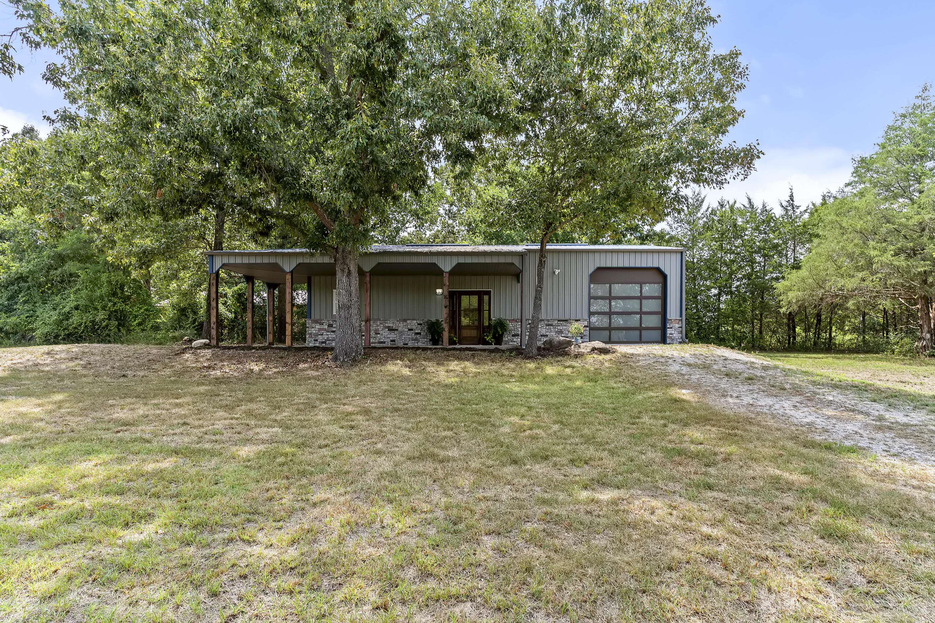 557 S Deer Run ST, Shell Knob, MO 65747
