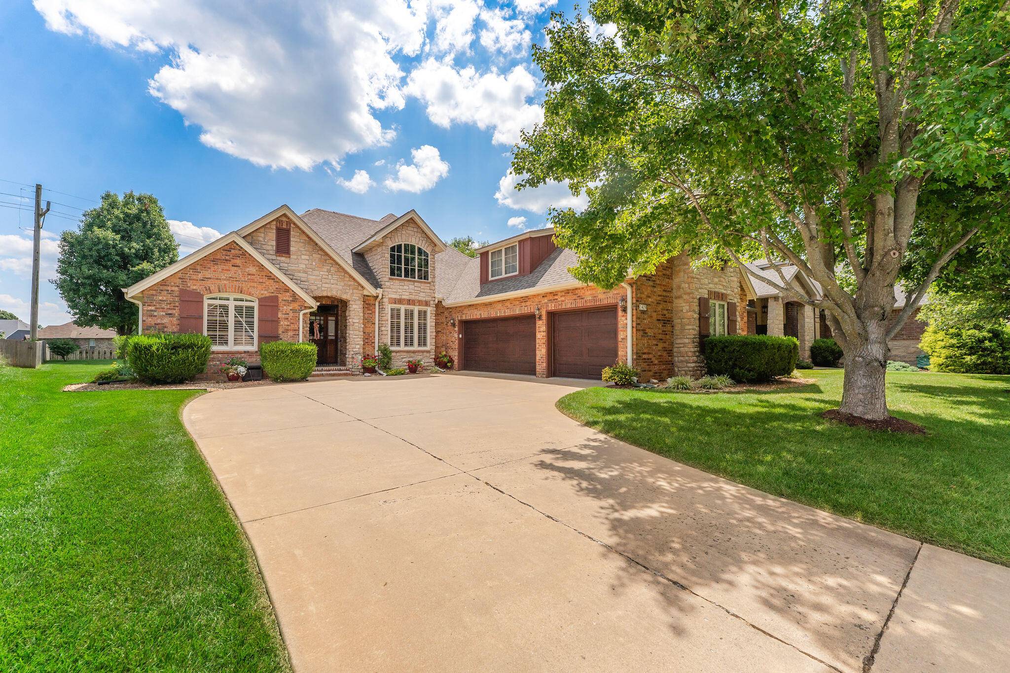 1409 N Wicklow RD, Nixa, MO 65714