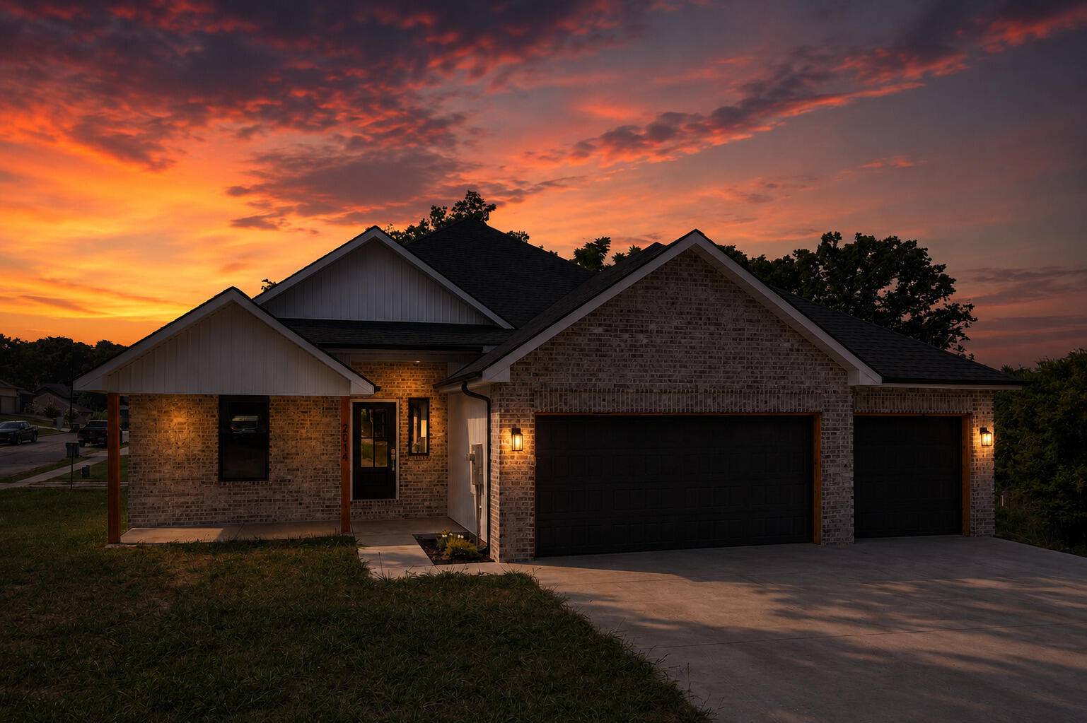 2014 E Jay ST, Ozark, MO 65721