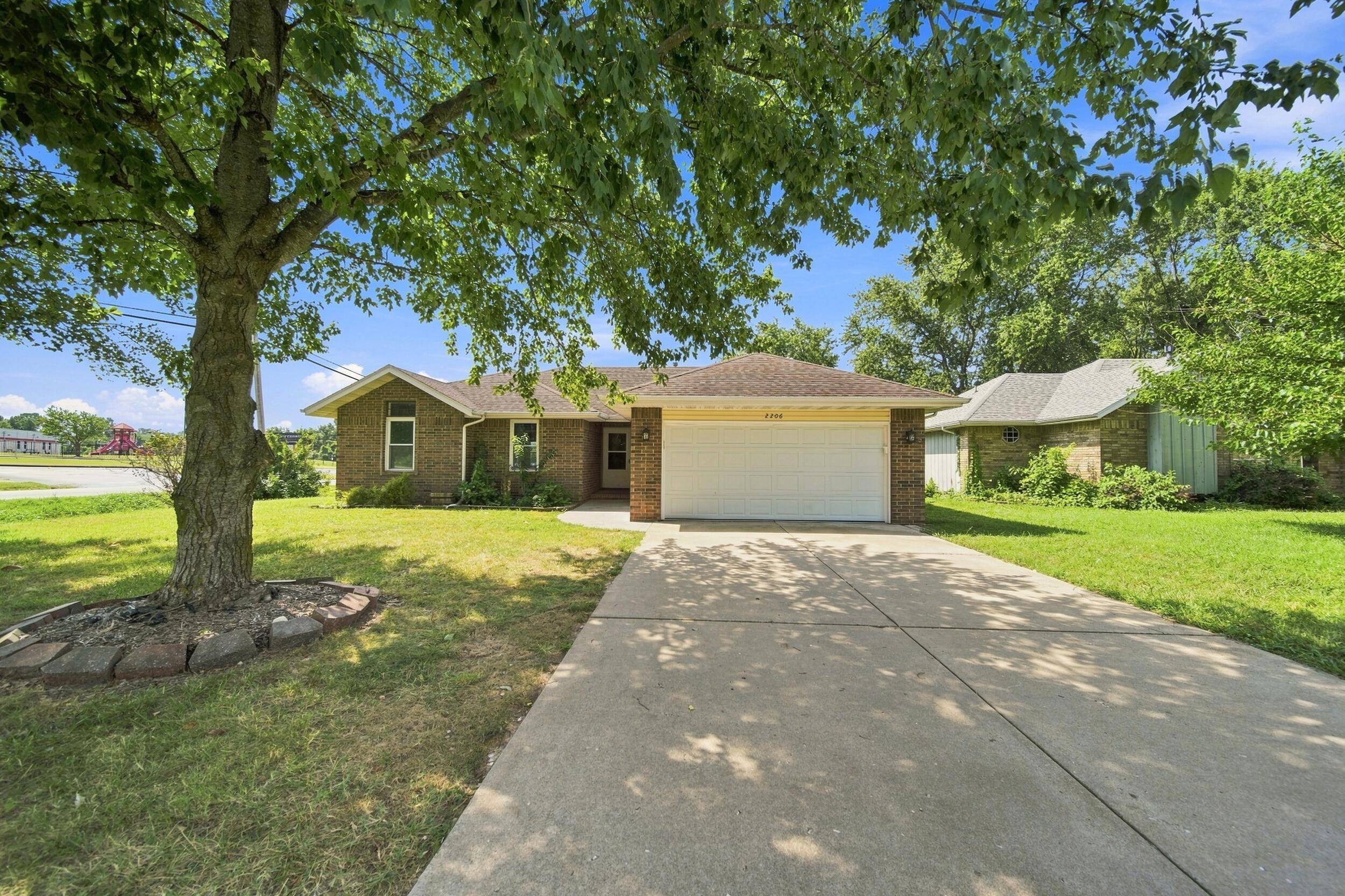2206 W Rockwood ST, Springfield, MO 65807