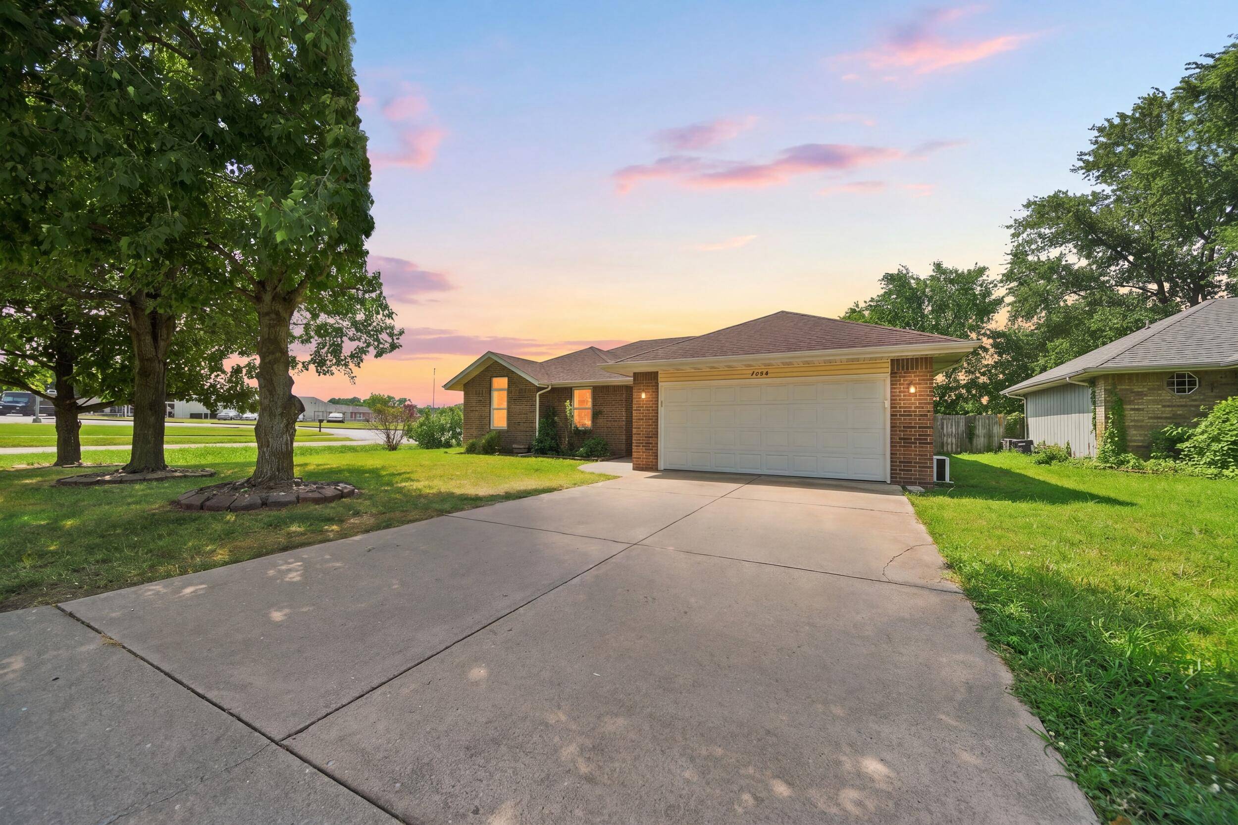 2206 W Rockwood ST, Springfield, MO 65807