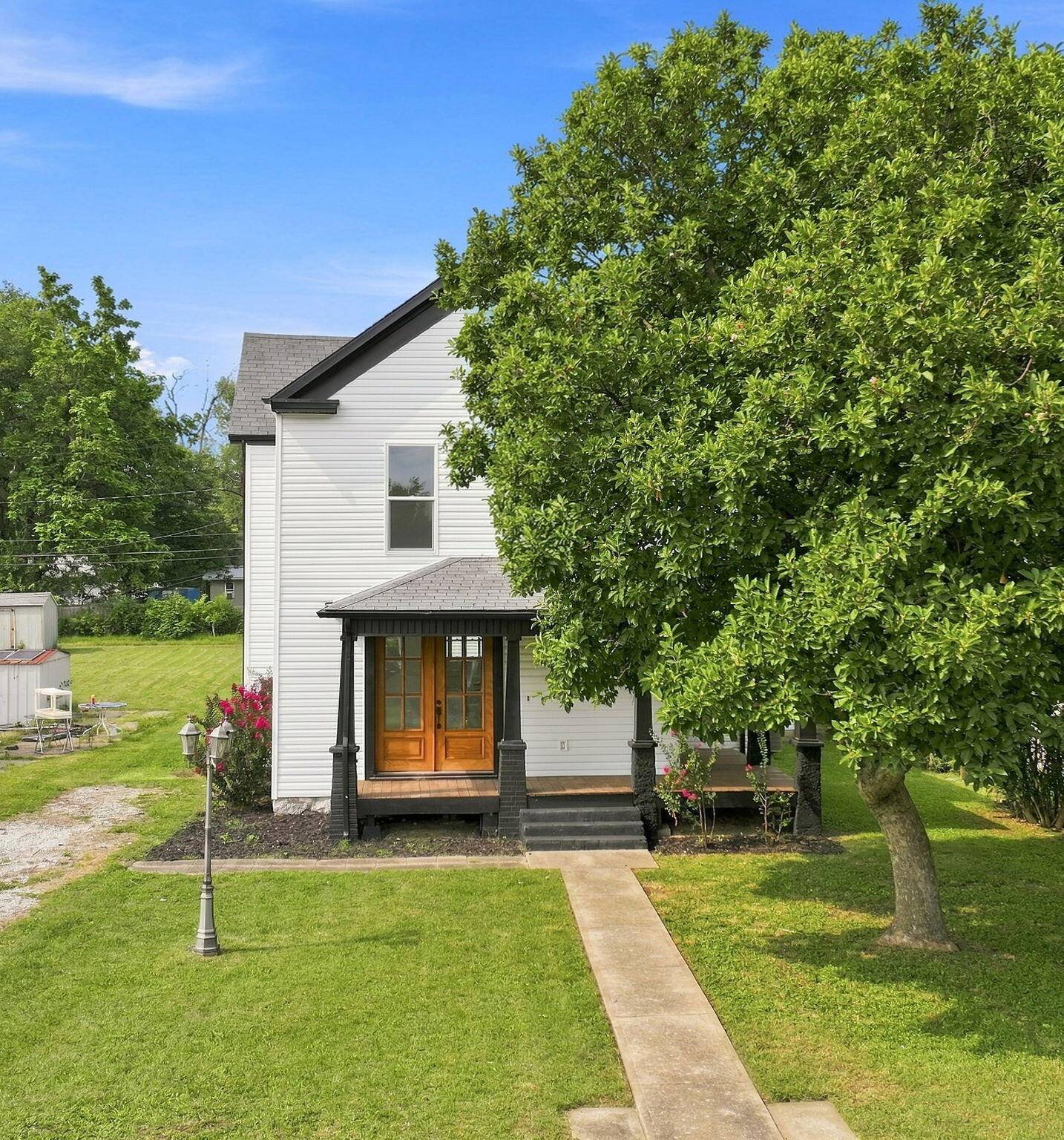 1139 W Lynn ST, Springfield, MO 65802