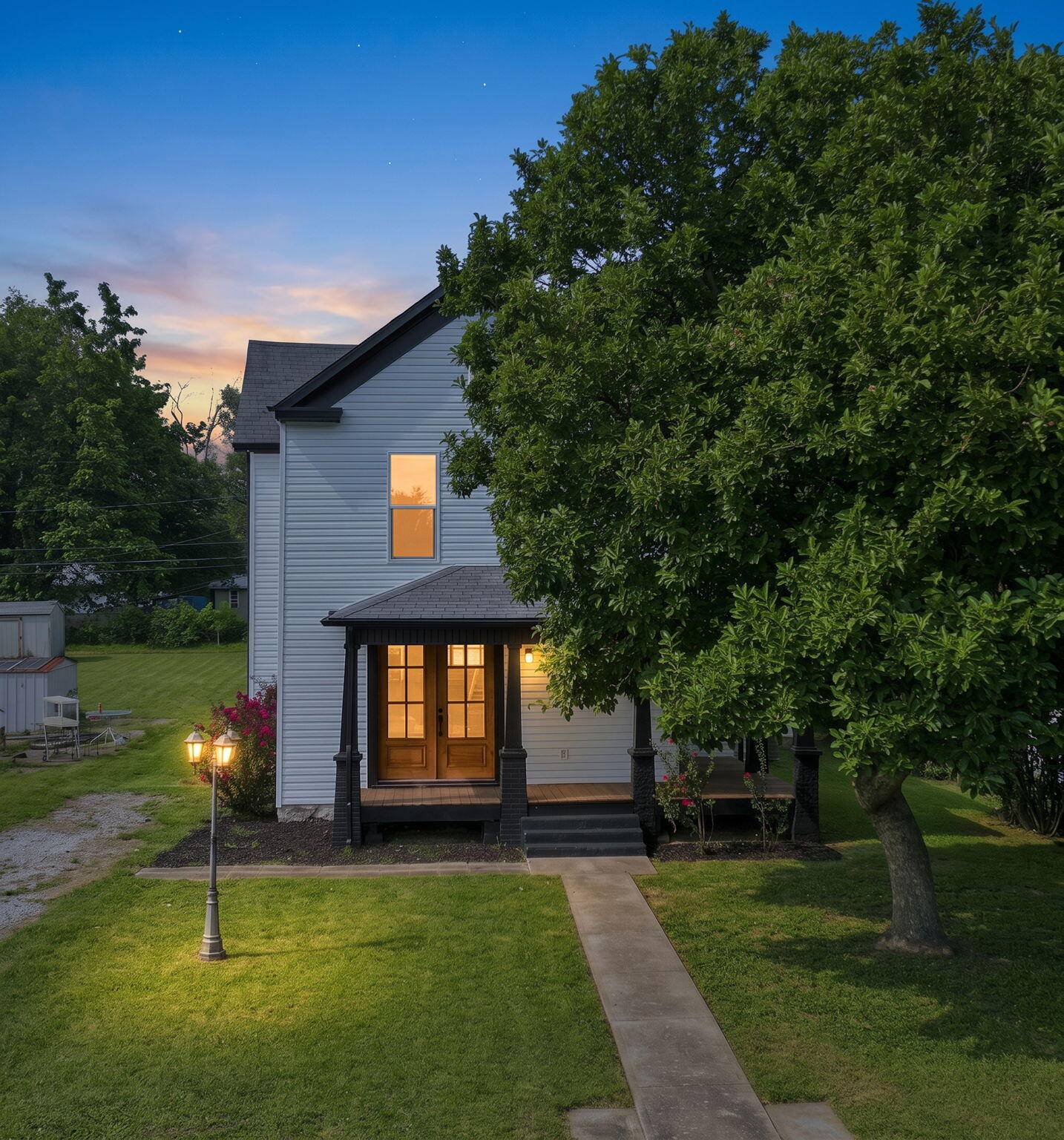 1139 W Lynn ST, Springfield, MO 65802