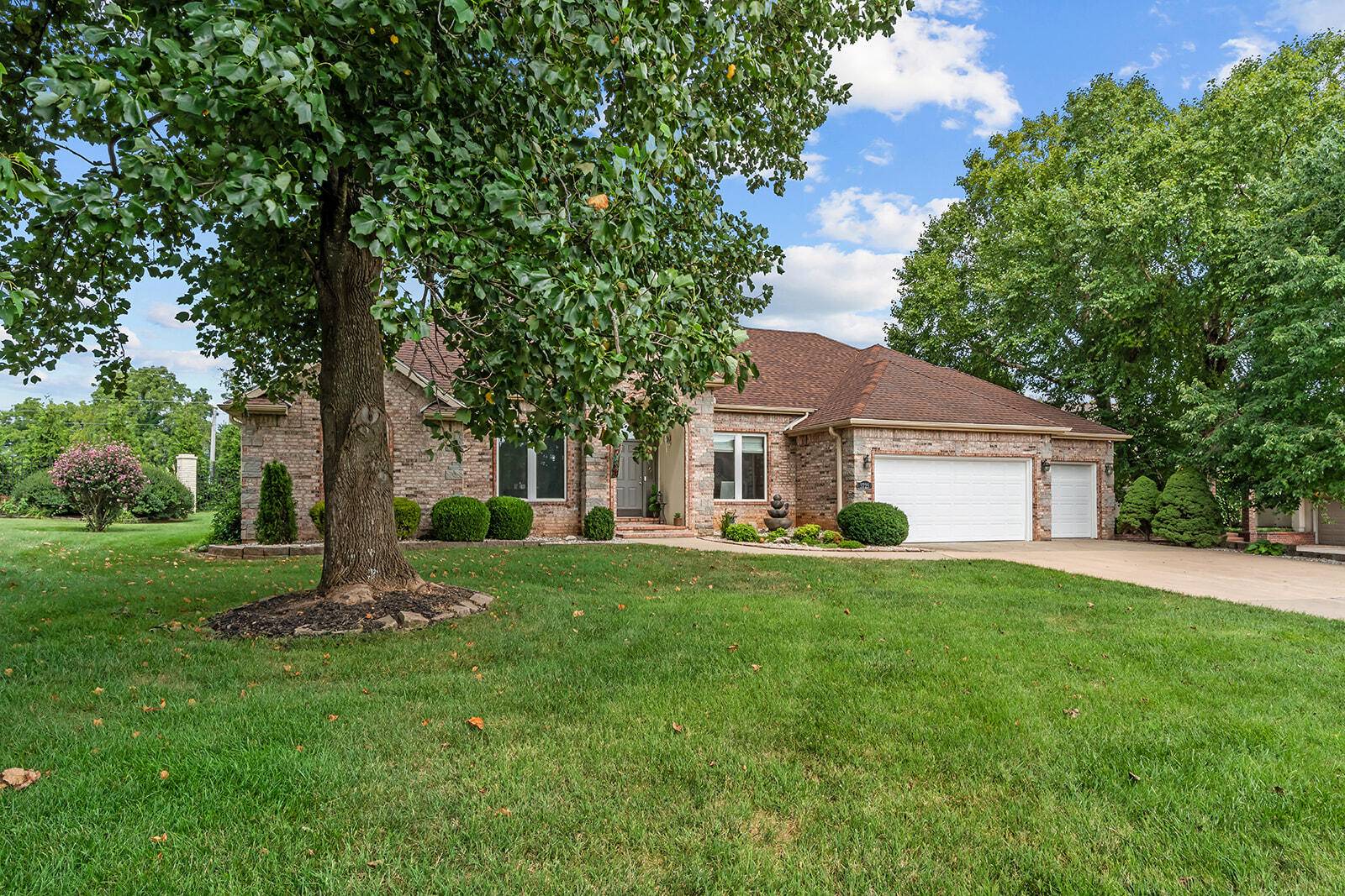 3725 E Cromwell LN, Springfield, MO 65802