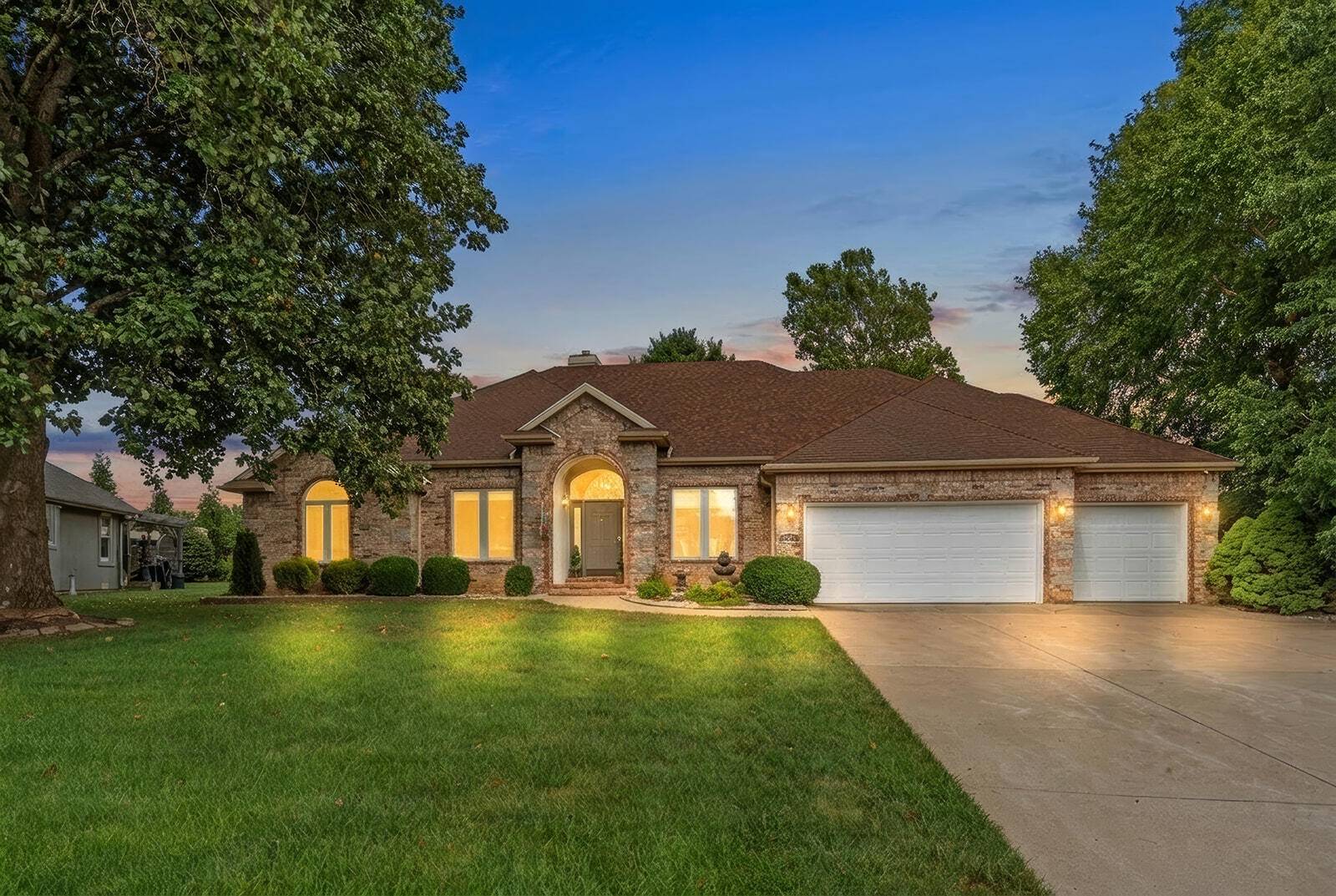 3725 E Cromwell LN, Springfield, MO 65802
