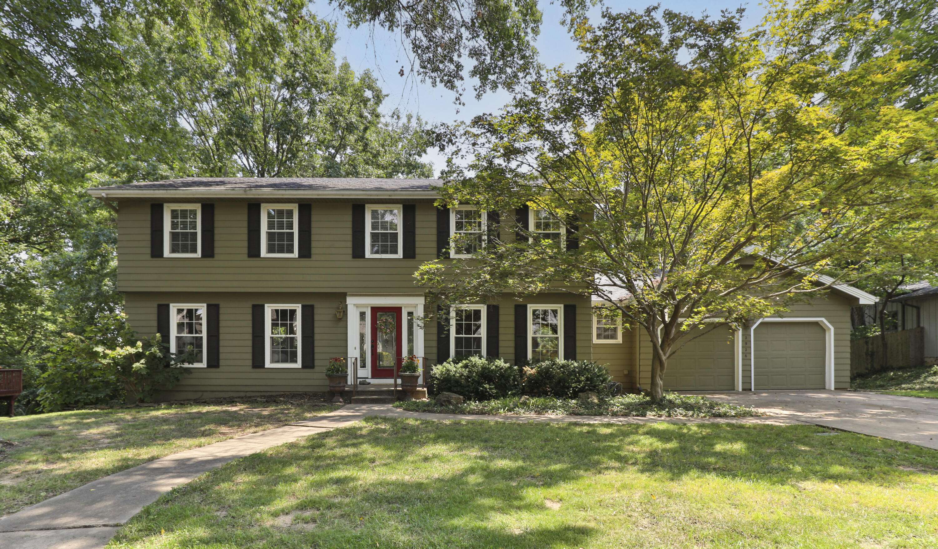 2926 S Versailles AVE, Springfield, MO 65804