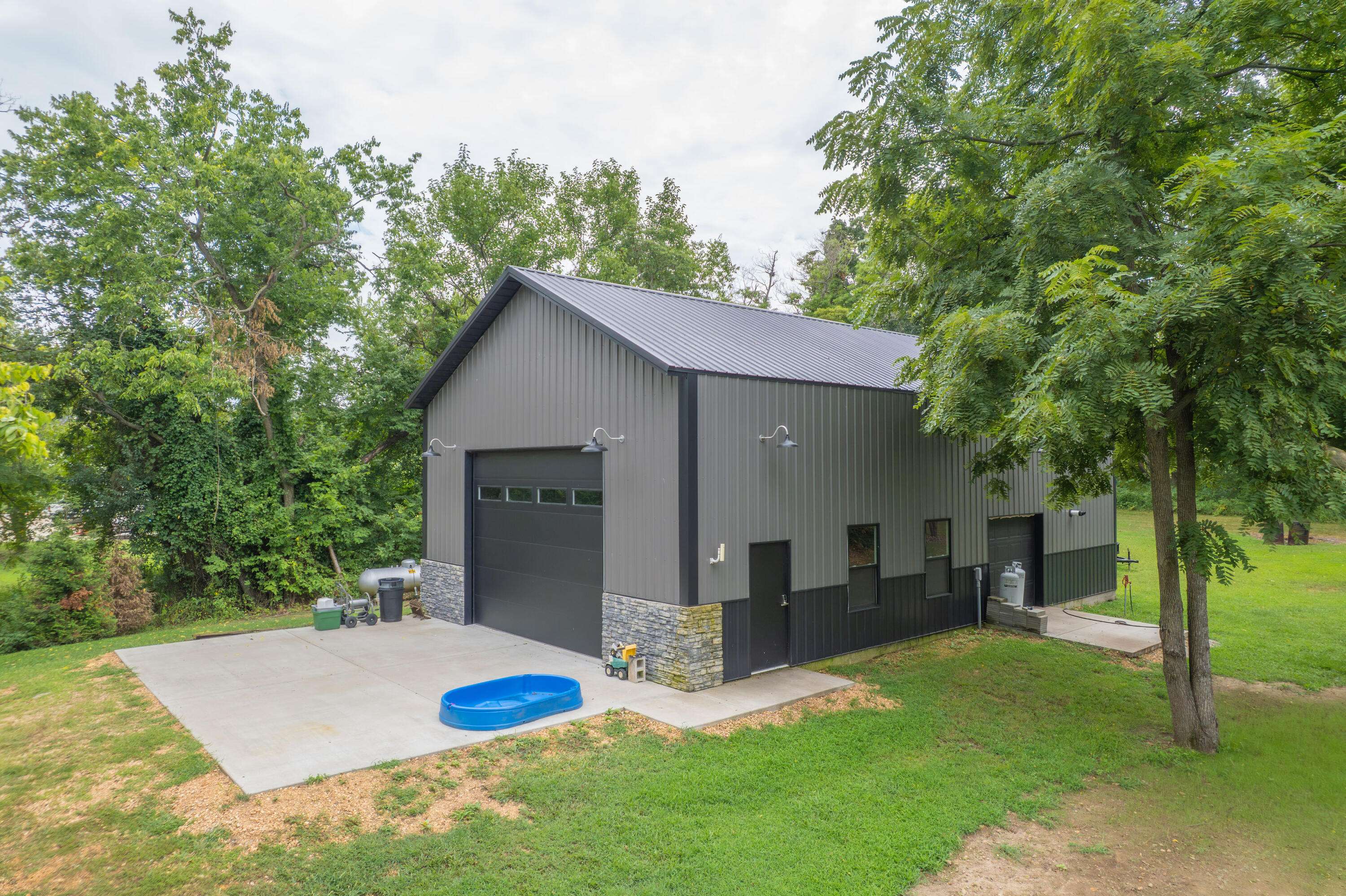 11159 Molly LN, Neosho, MO 64850