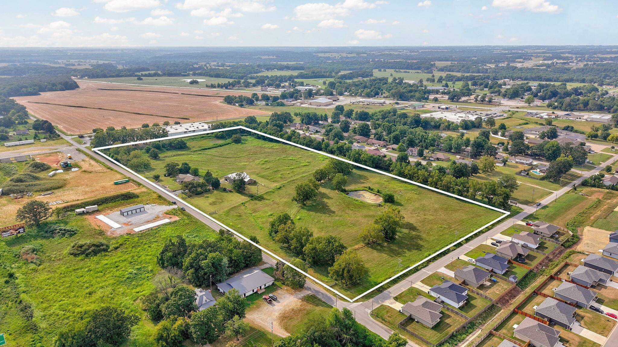 413 W Hayward DR, Mt Vernon, MO 65712