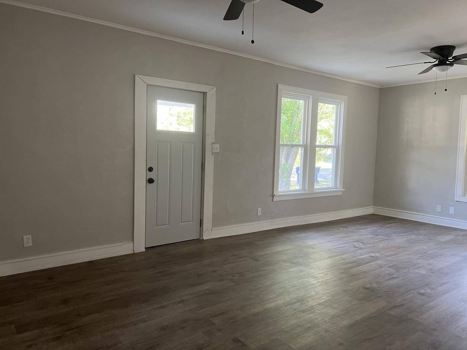 29 S Ball ST, Webb City, MO 64870
