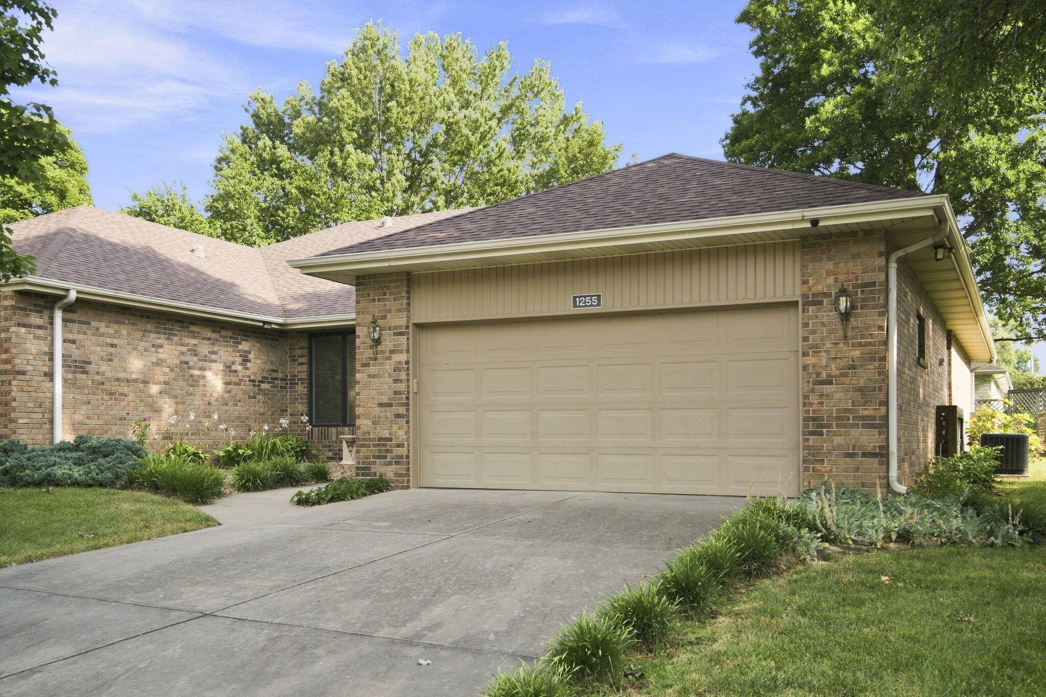 1255 E Lafayette CT, Springfield, MO 65804
