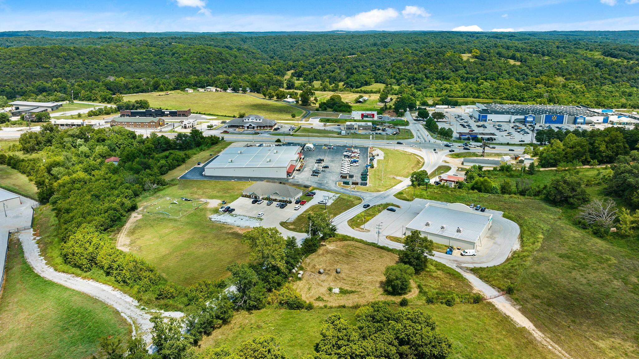 000 Gordon Hollow RD, Pineville, MO 64856