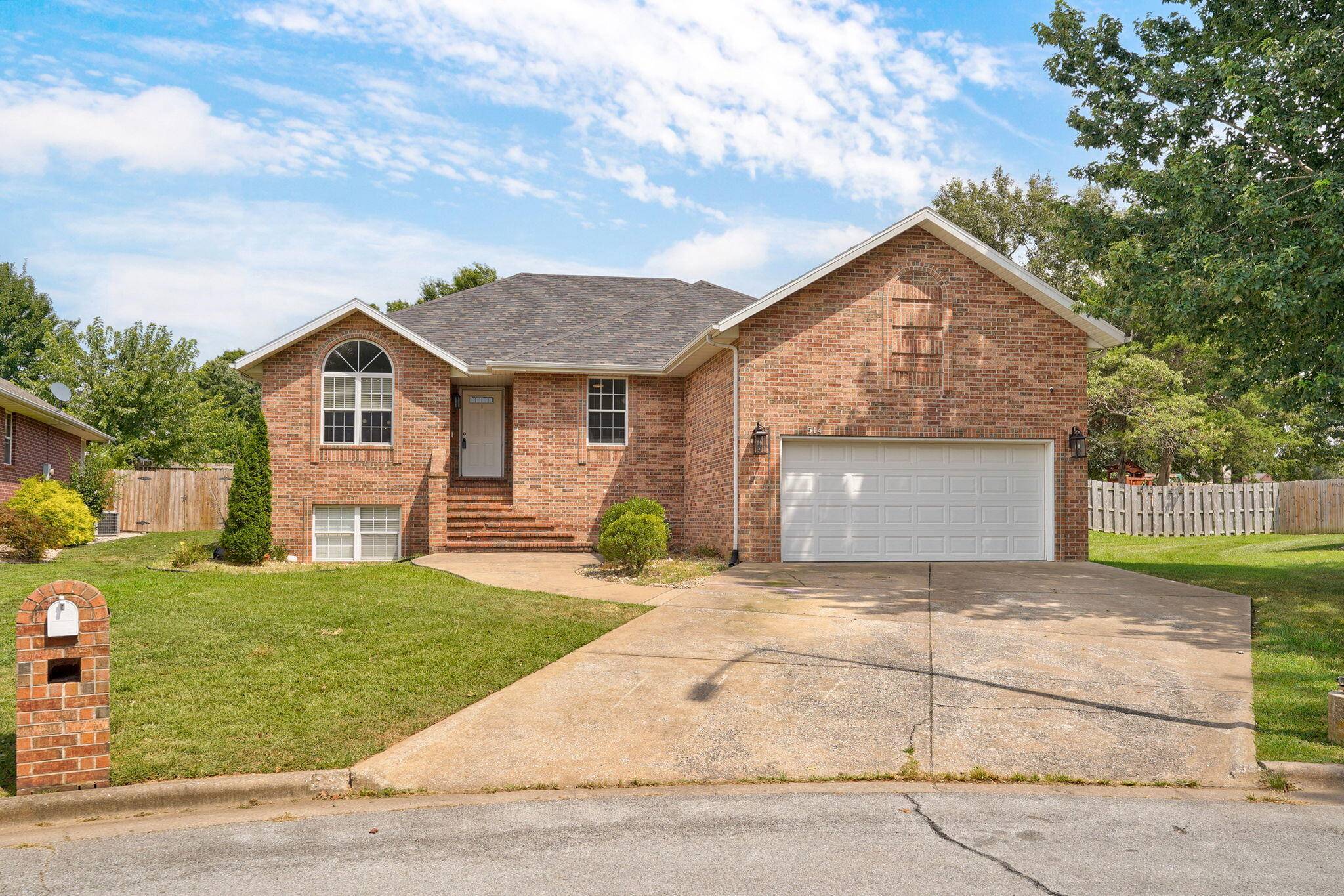 514 Chapel Hill CT, Nixa, MO 65714