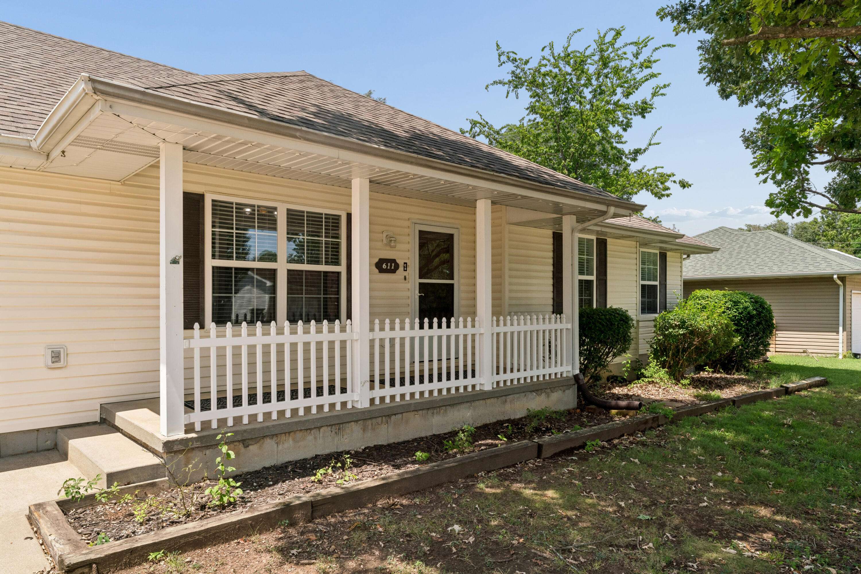 611 S Countryside AVE, Republic, MO 65738