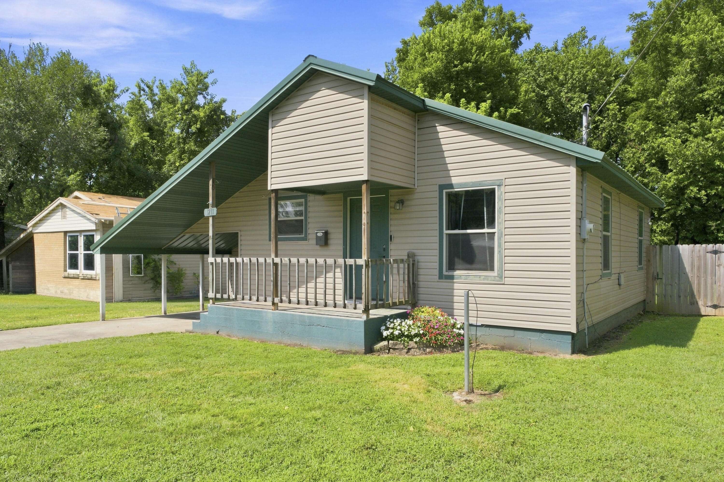 1211 N Warren AVE, Springfield, MO 65802