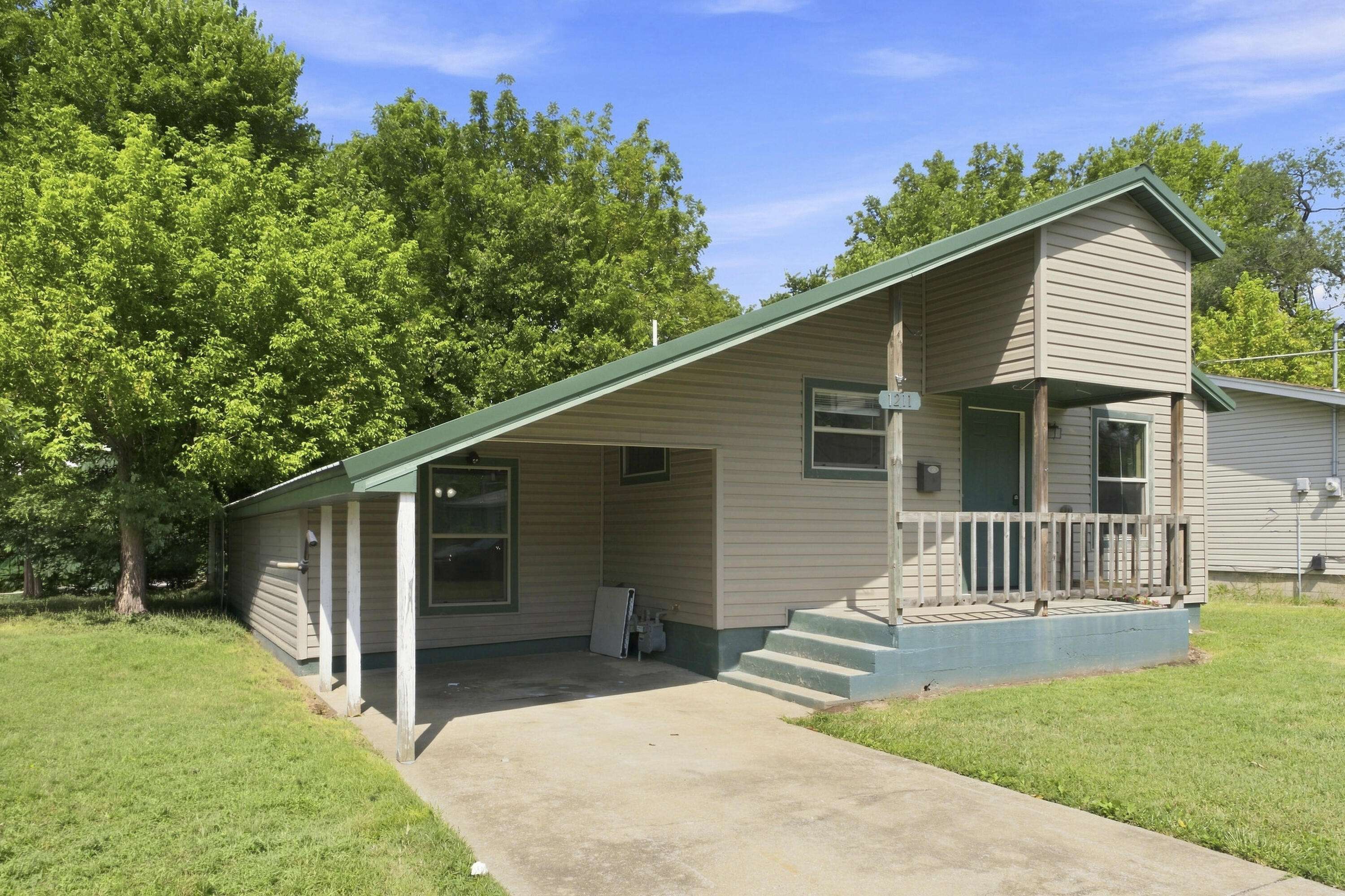 1211 N Warren AVE, Springfield, MO 65802