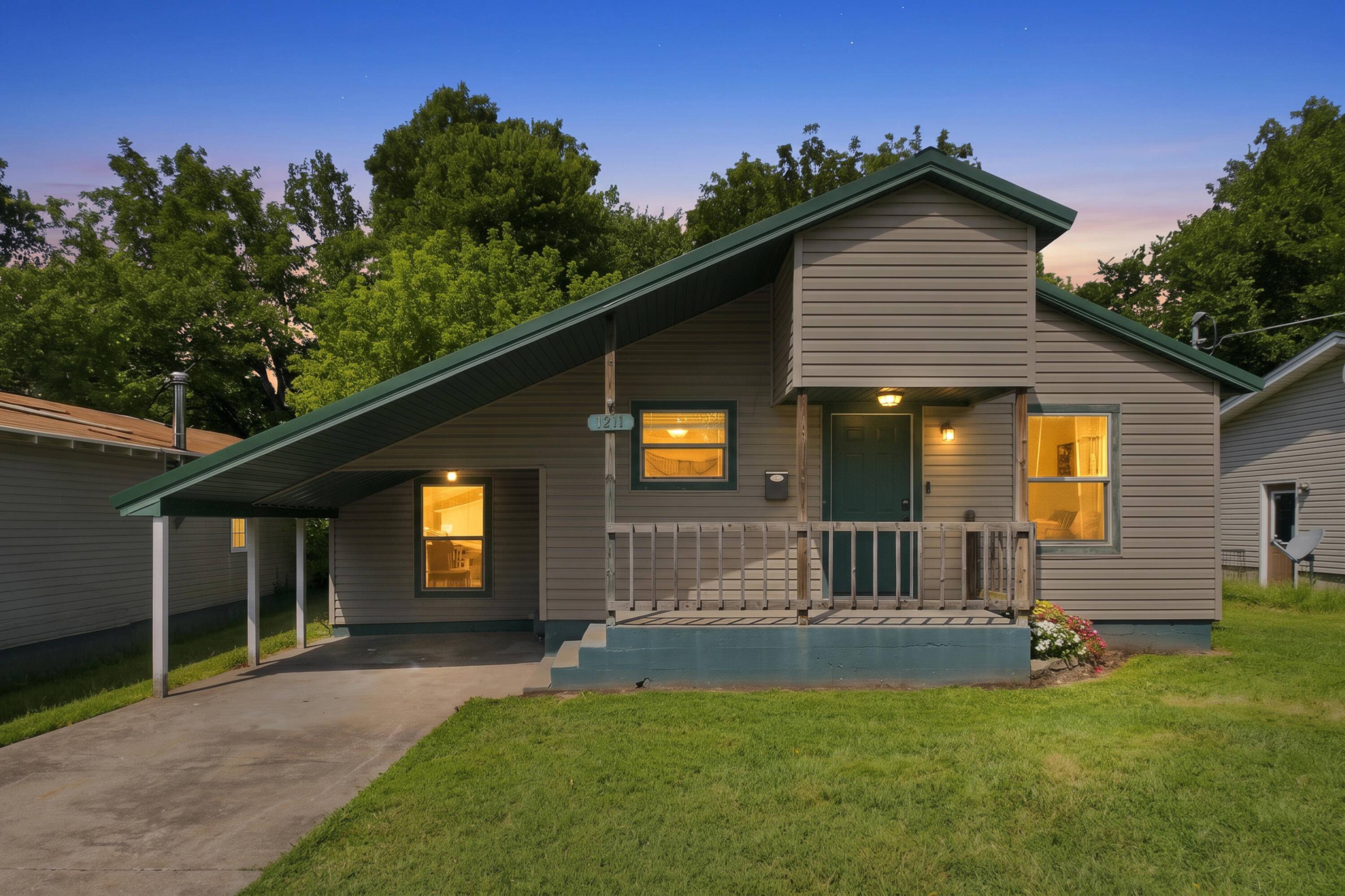 1211 N Warren AVE, Springfield, MO 65802