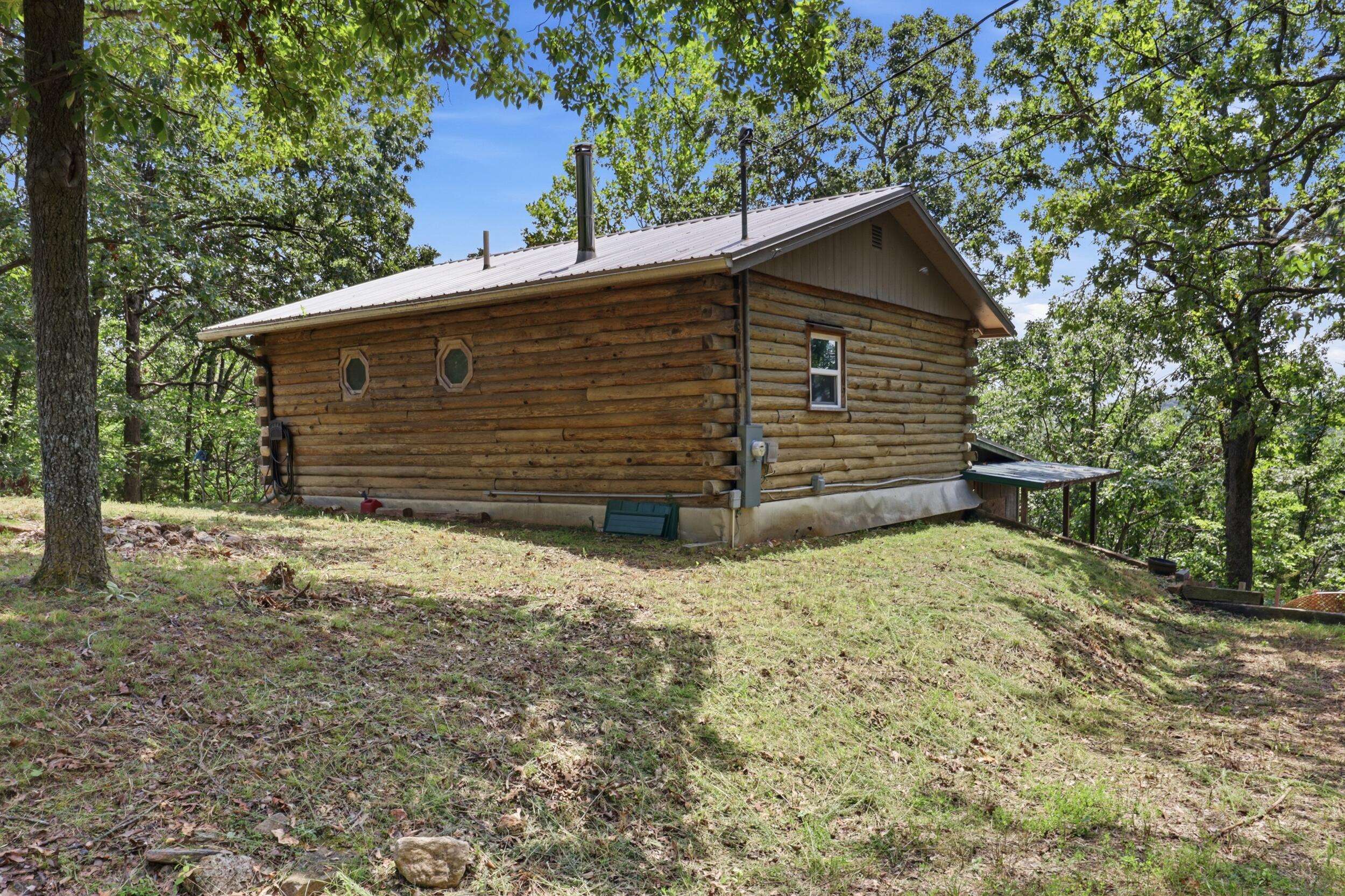 9 Scottish Landing RD, Lake Ozark, MO 65049