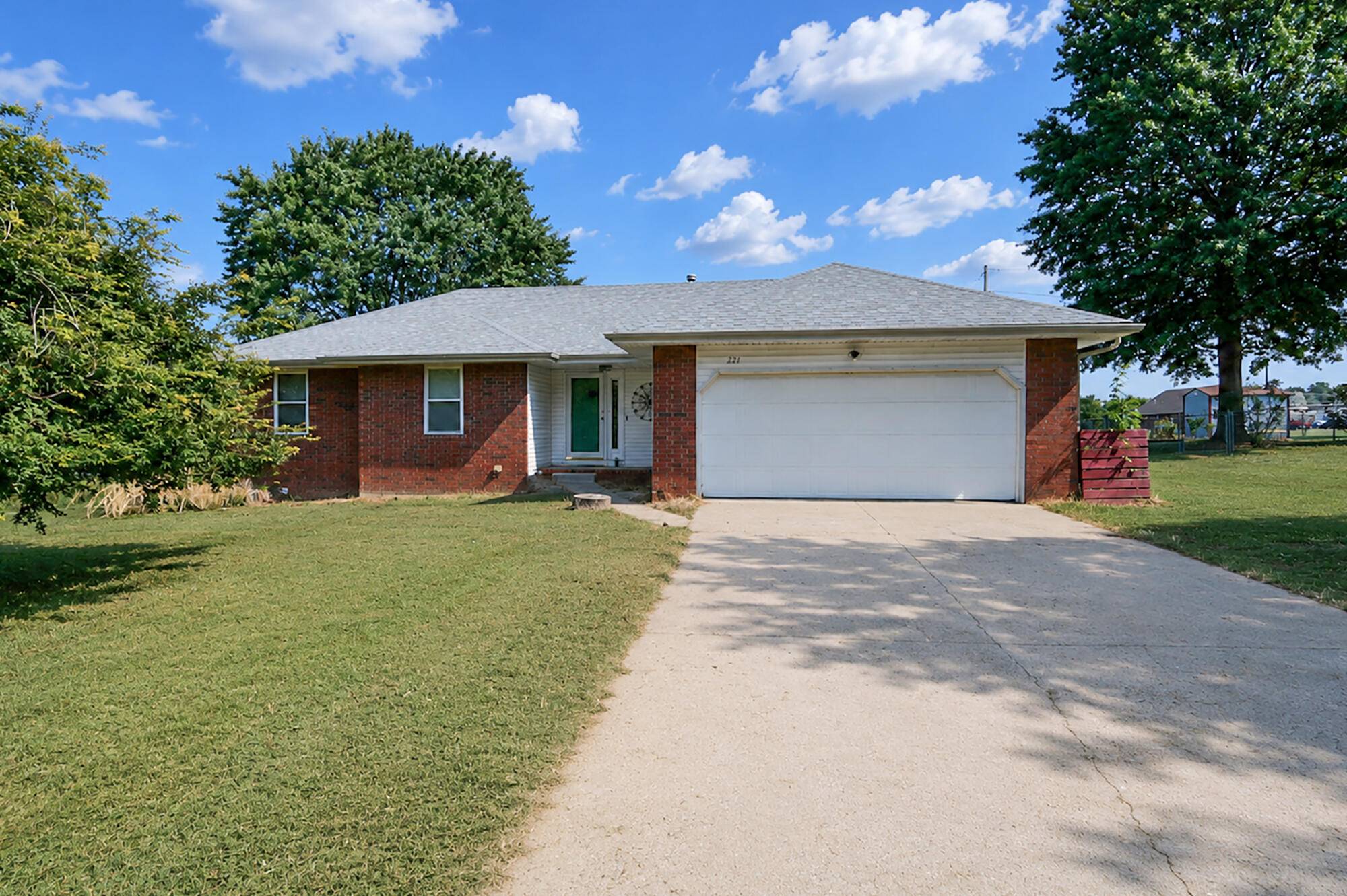 221 E New Melville RD, Willard, MO 65781