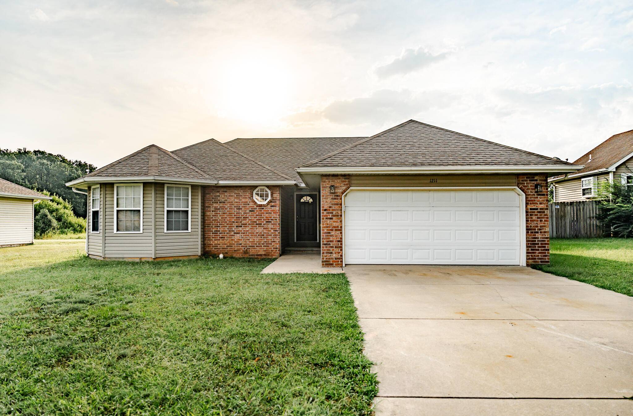 1211 Woodland Ridge DR, Monett, MO 65708