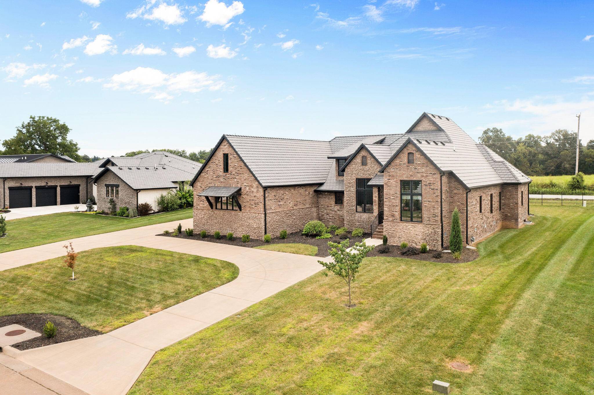3958 E Dunrobin DR, Springfield, MO 65809