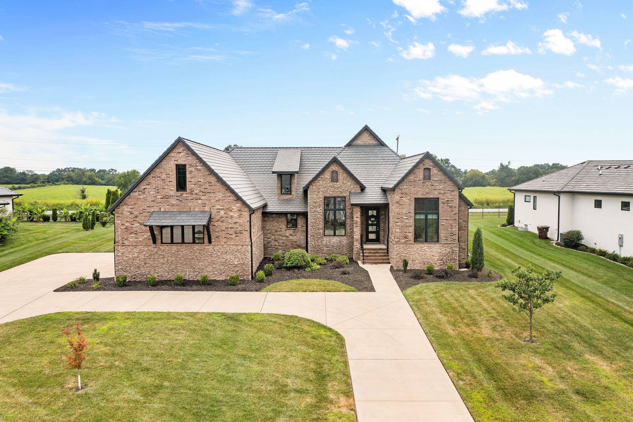 3958 E Dunrobin DR, Springfield, MO 65809