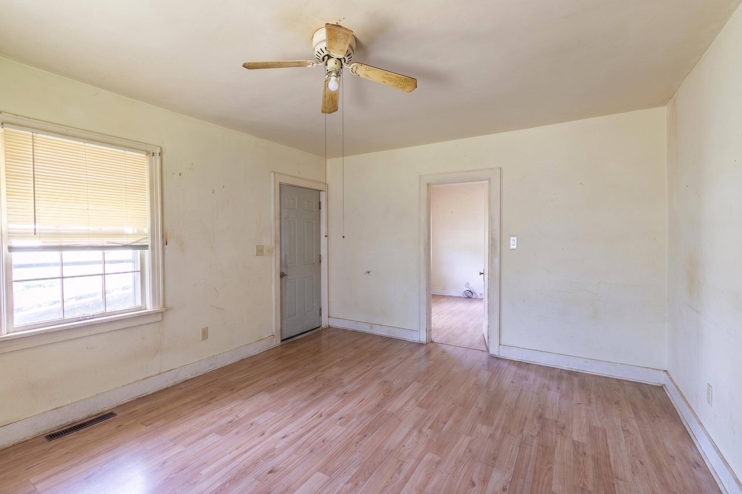 1210 S Market ST, Mt Vernon, MO 65712