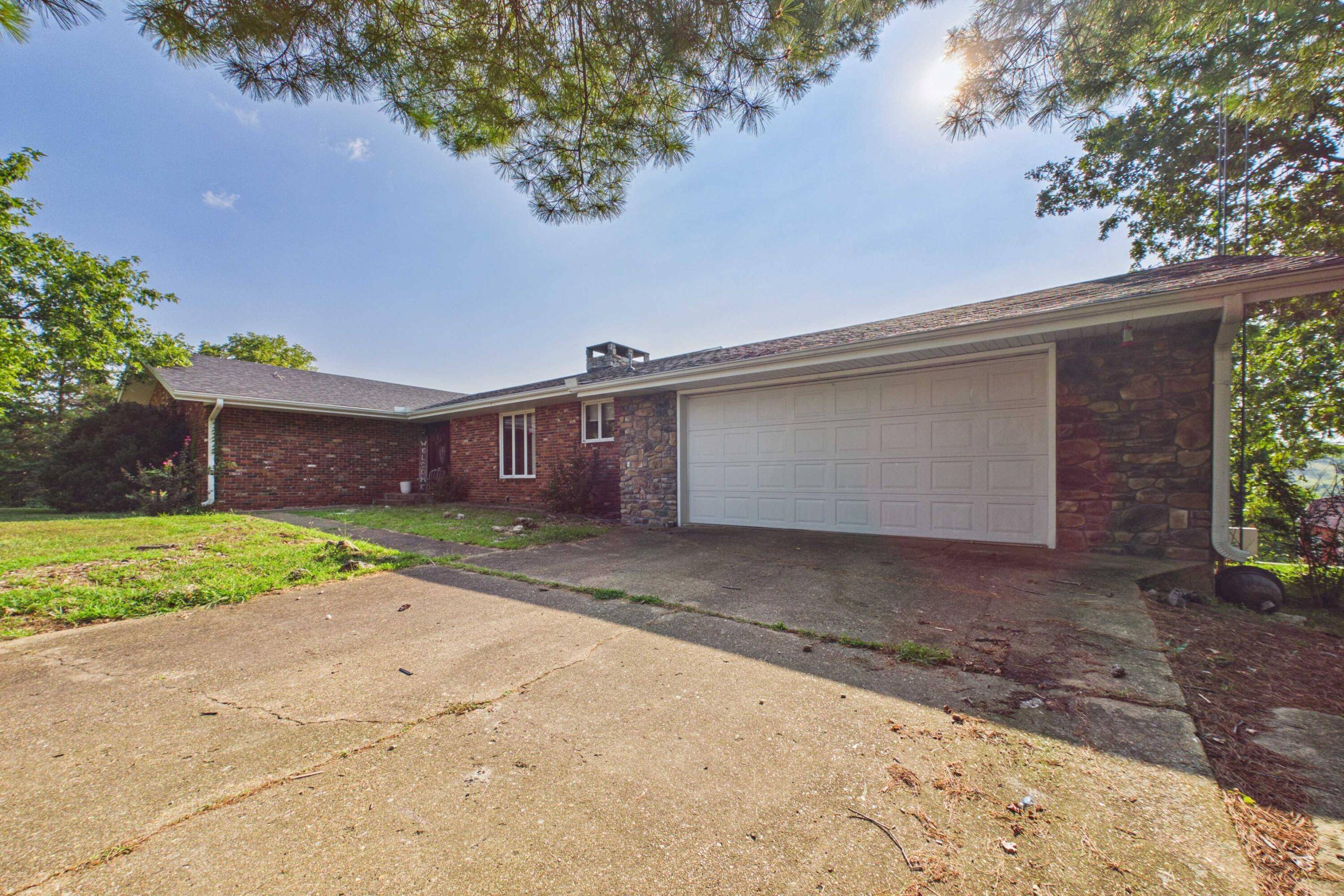 173 Mccray RD, Gainesville, MO 65655