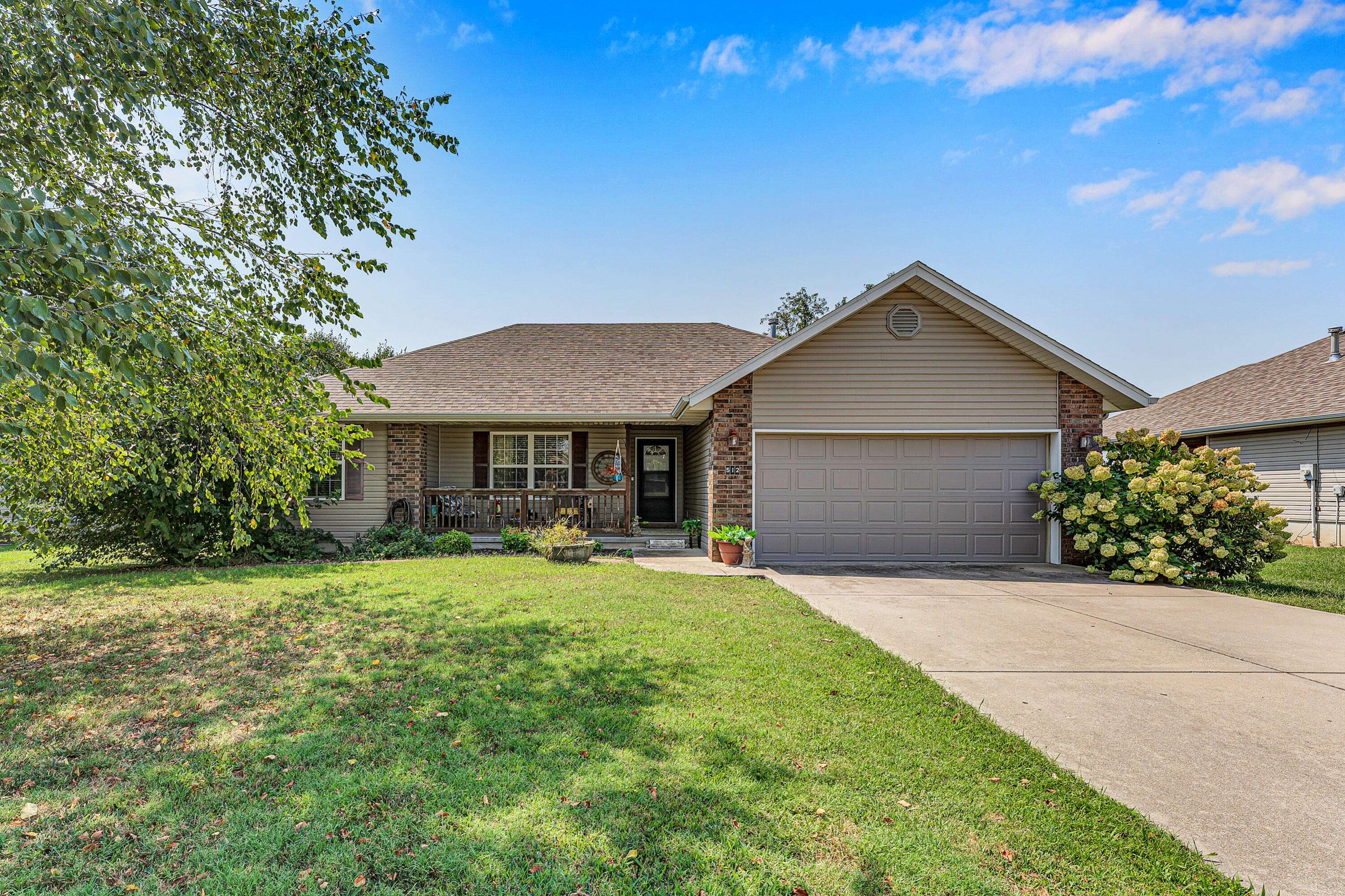 512 Rice ST, Clever, MO 65631
