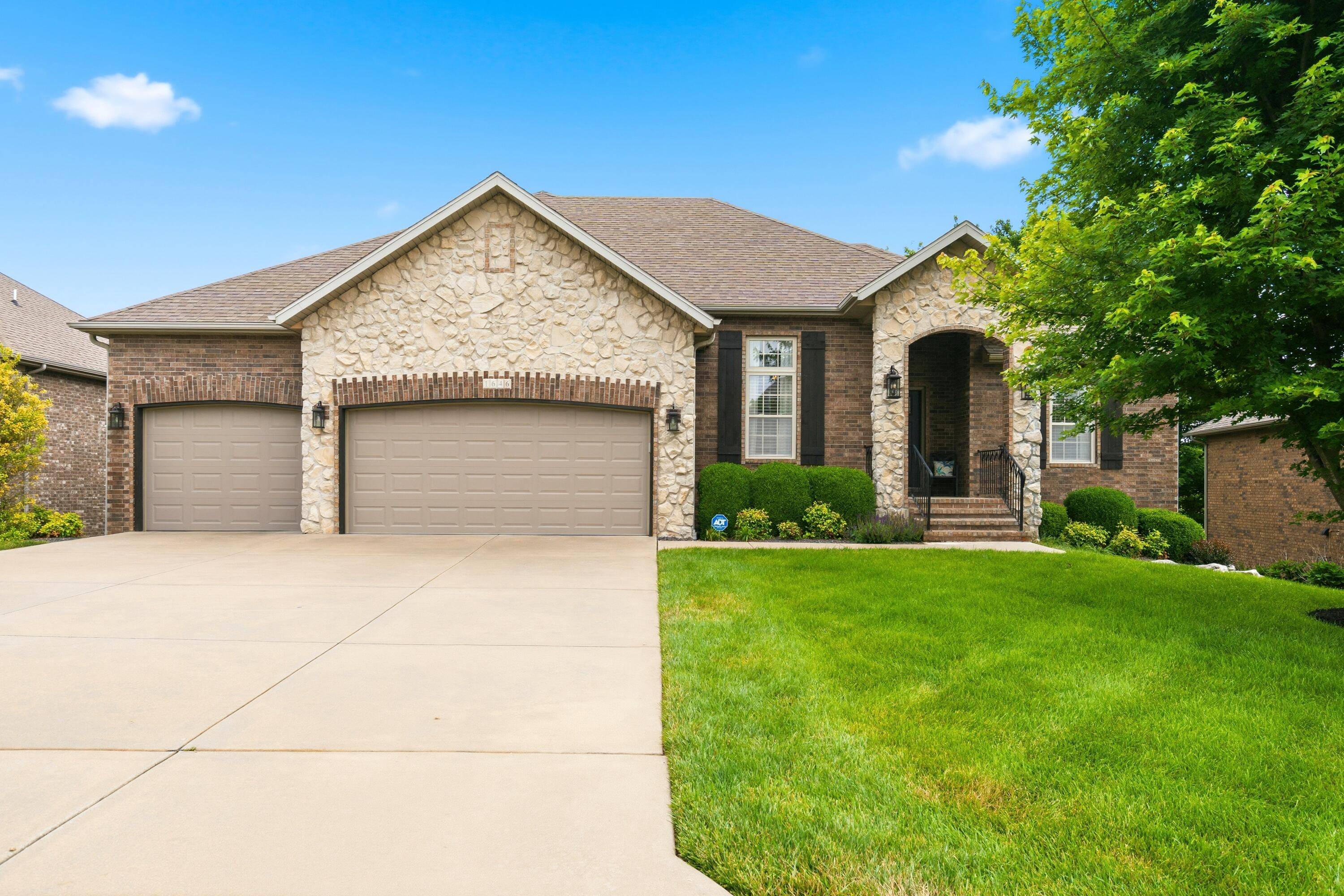 1646 N Waterstone AVE, Springfield, MO 65802
